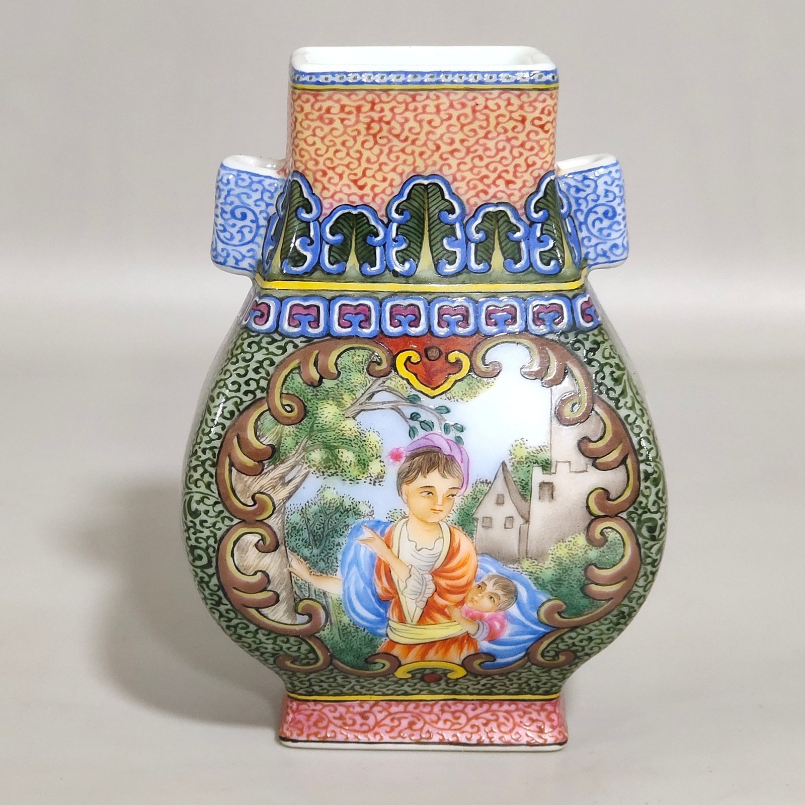 Qing Dynasty Qianlong Western figure amphorae