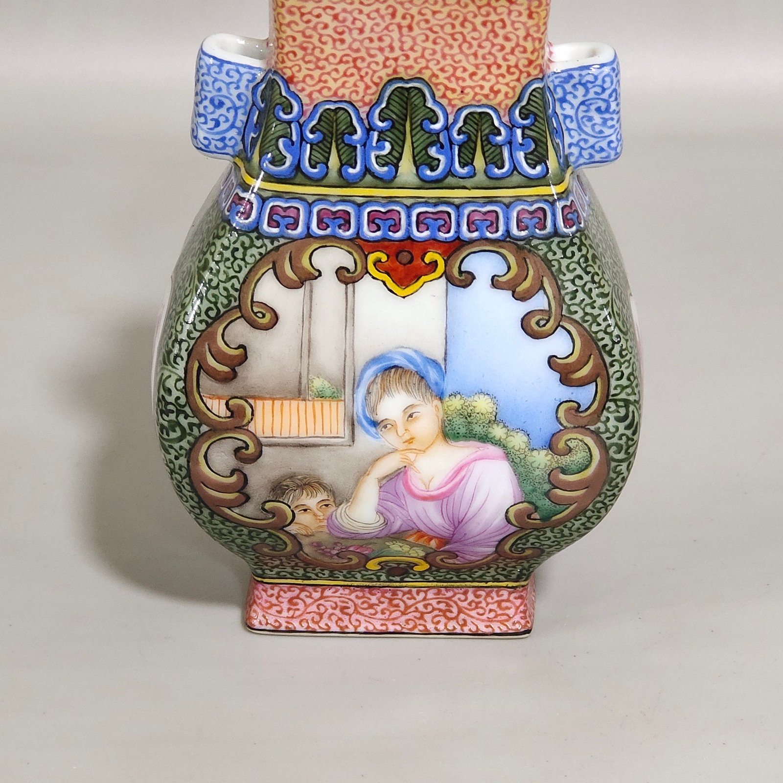 Qing Dynasty Qianlong Western figure amphorae