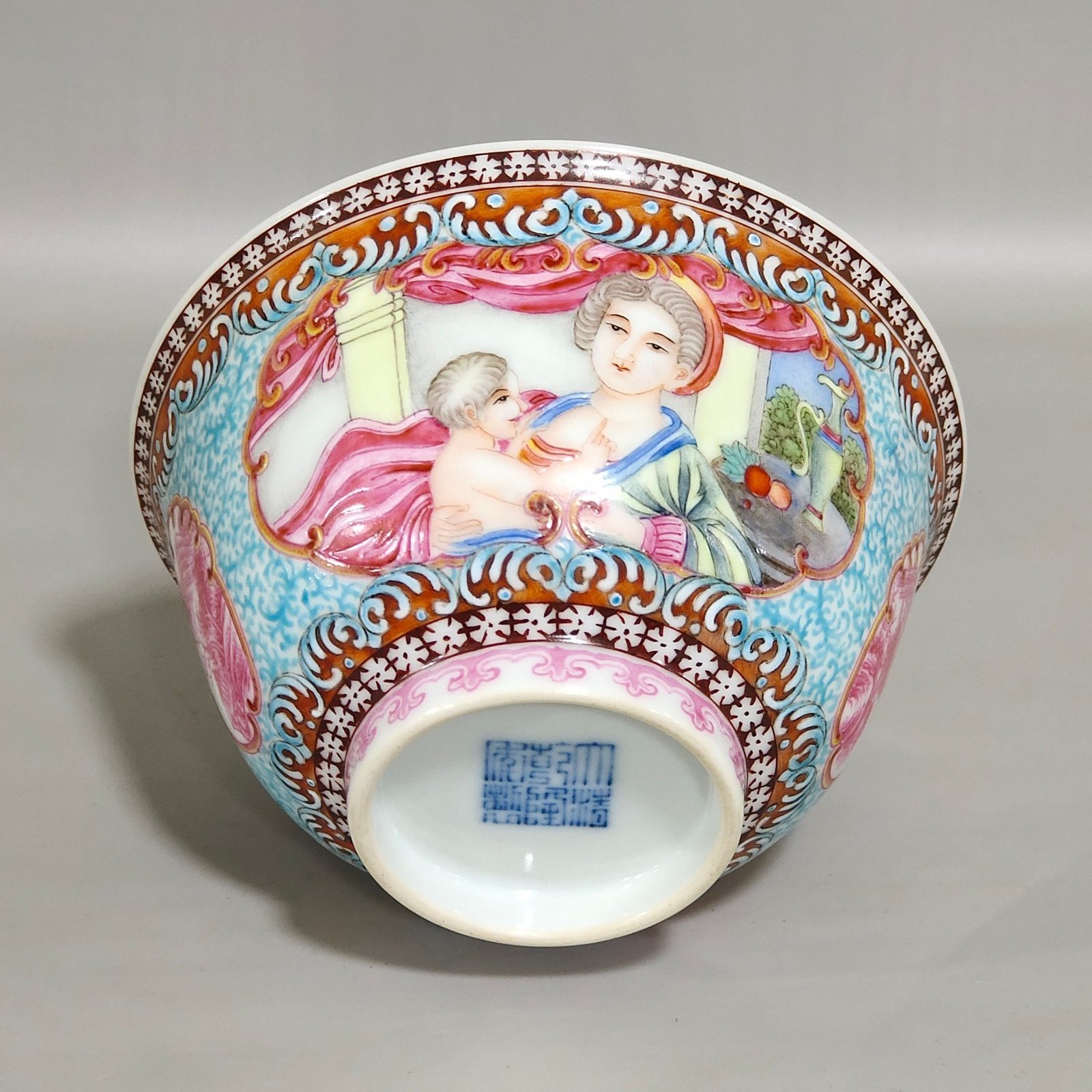 Qing Dynasty Qianlong Western figure bowl