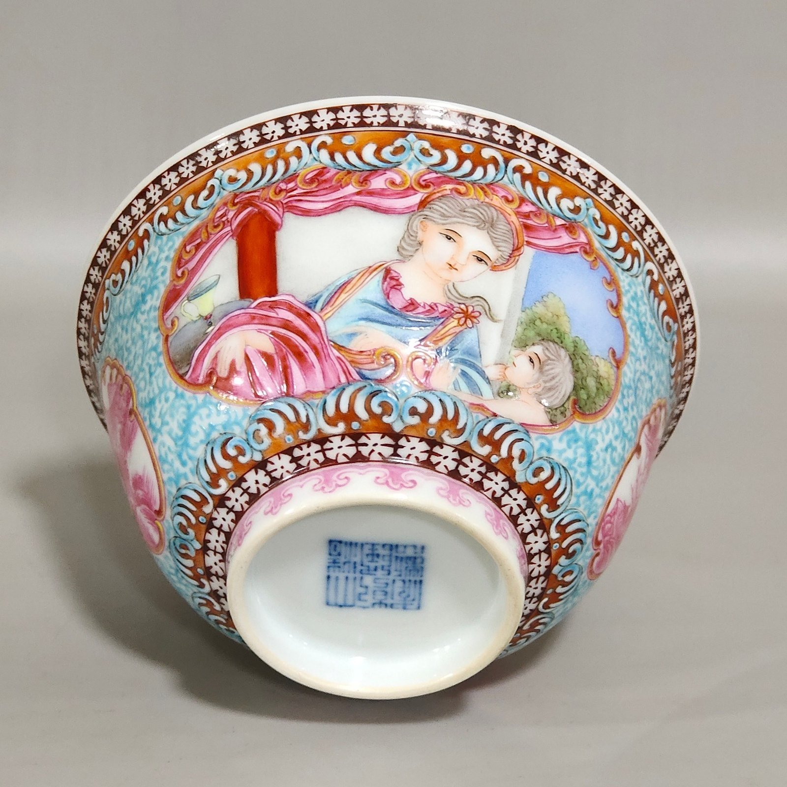 Qing Dynasty Qianlong Western figure bowl
