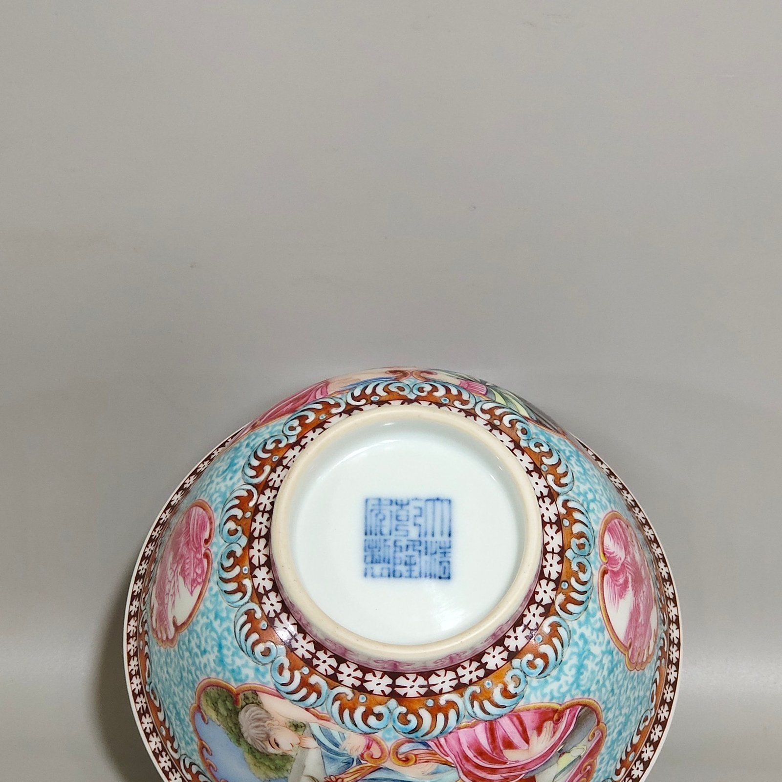 Qing Dynasty Qianlong Western figure bowl