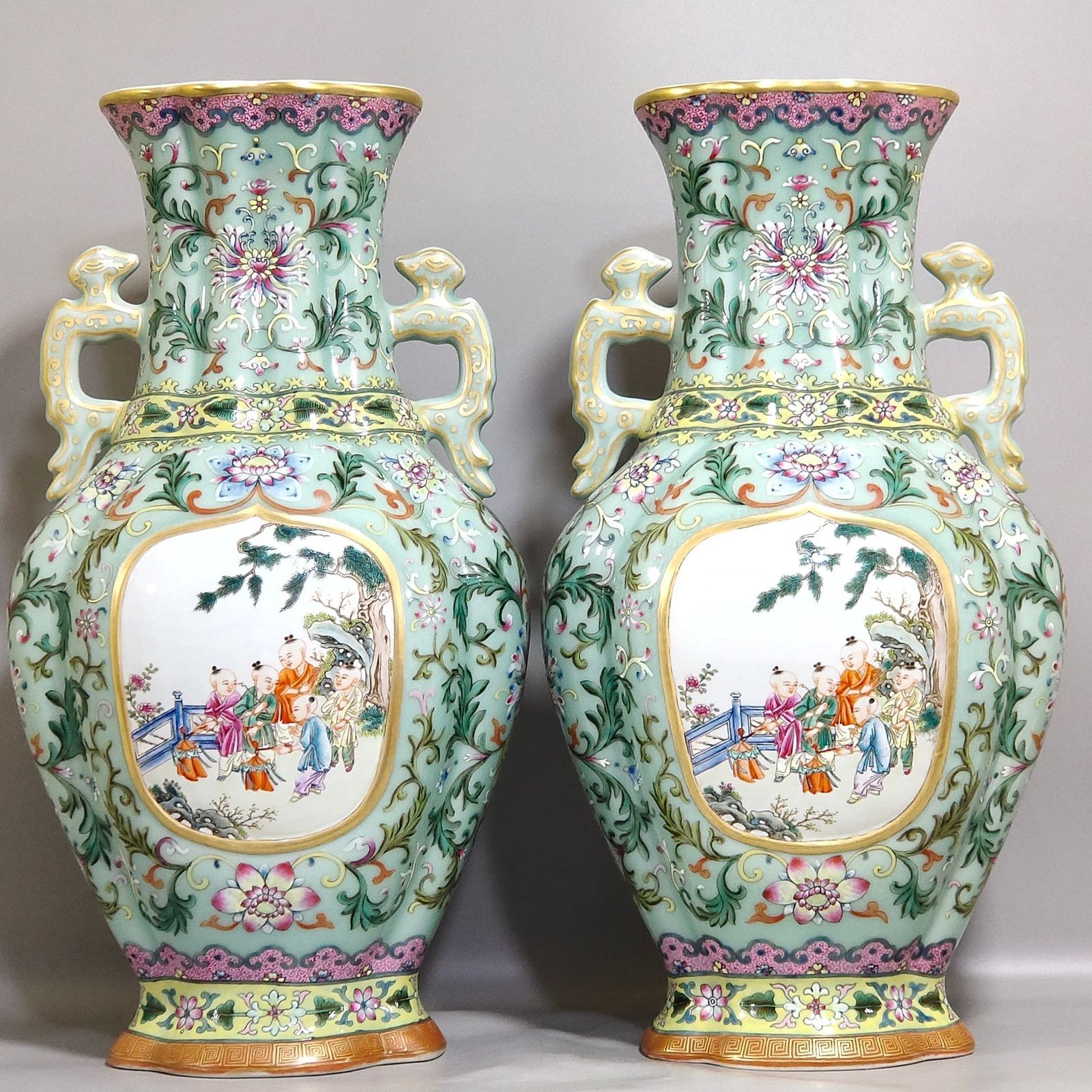 Qing Dynasty Qianlong bean green glaze amphorae with windows and pictures