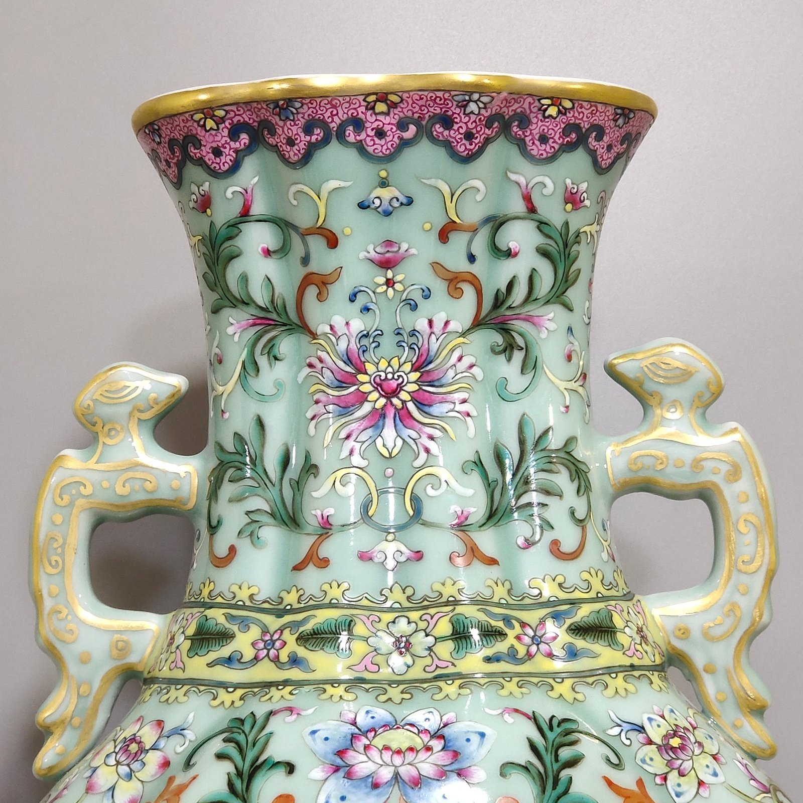 Qing Dynasty Qianlong bean green glaze amphorae with windows and pictures