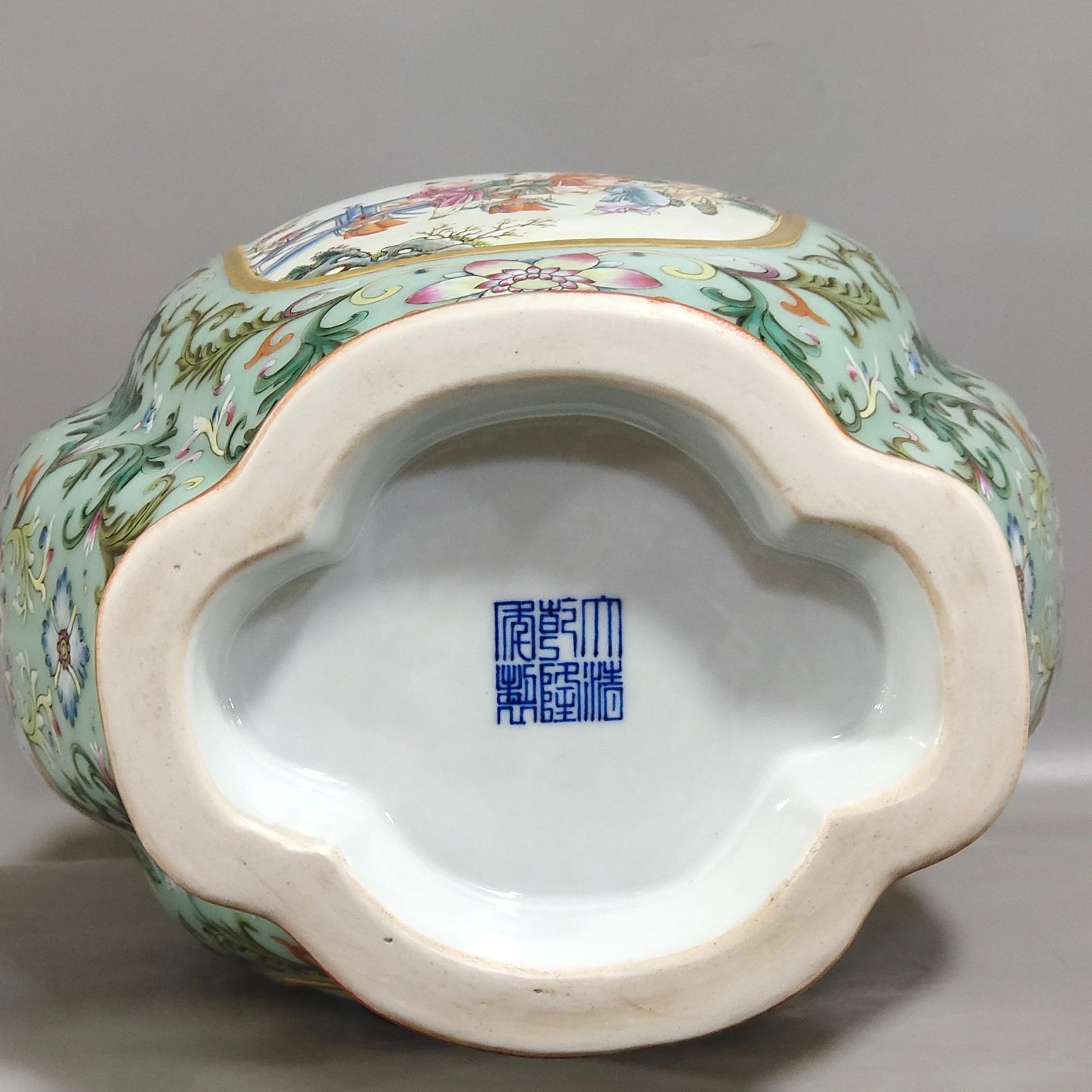 Qing Dynasty Qianlong bean green glaze amphorae with windows and pictures