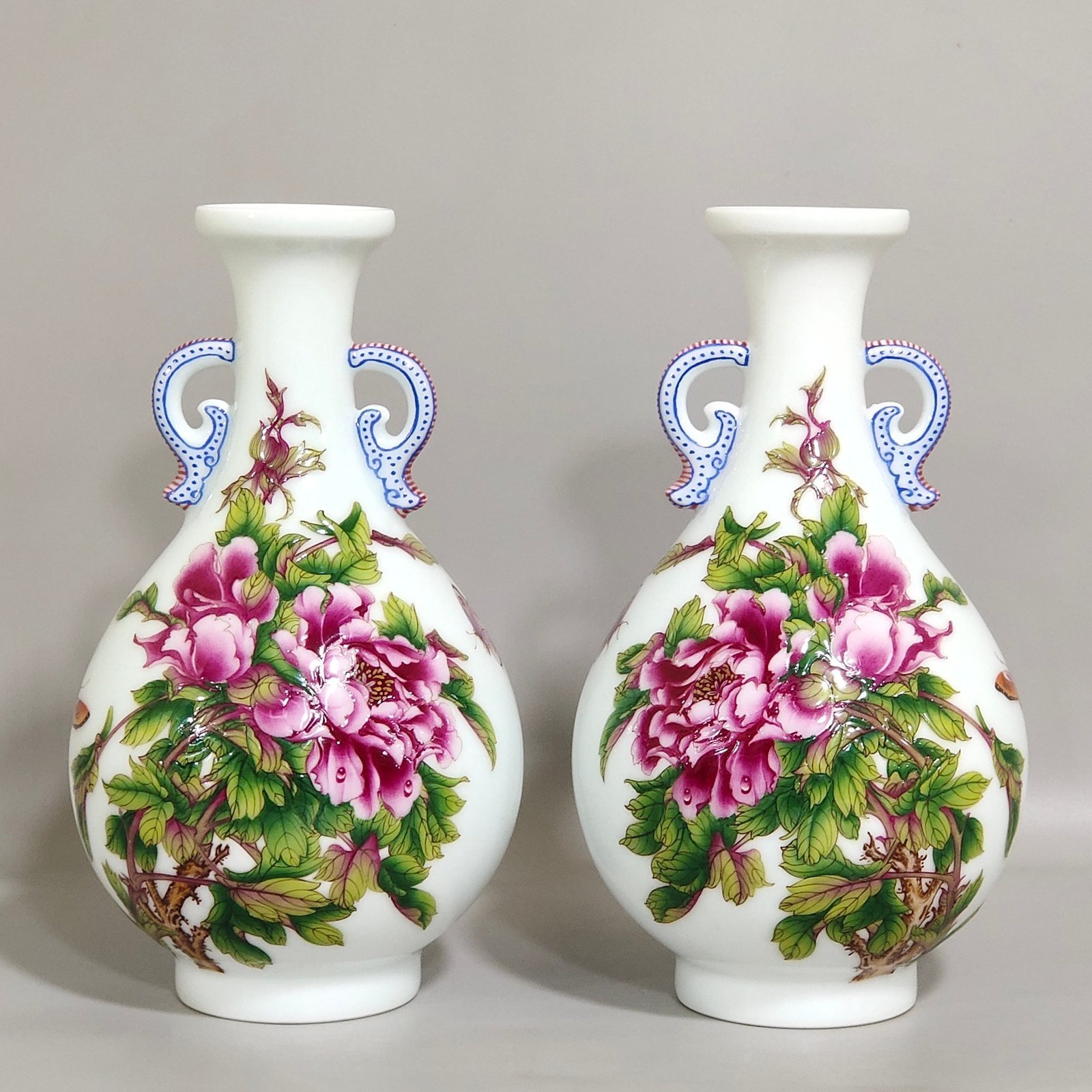 Qing Dynasty Qianlong Castiglione enamel floral double-eared jade spring vase