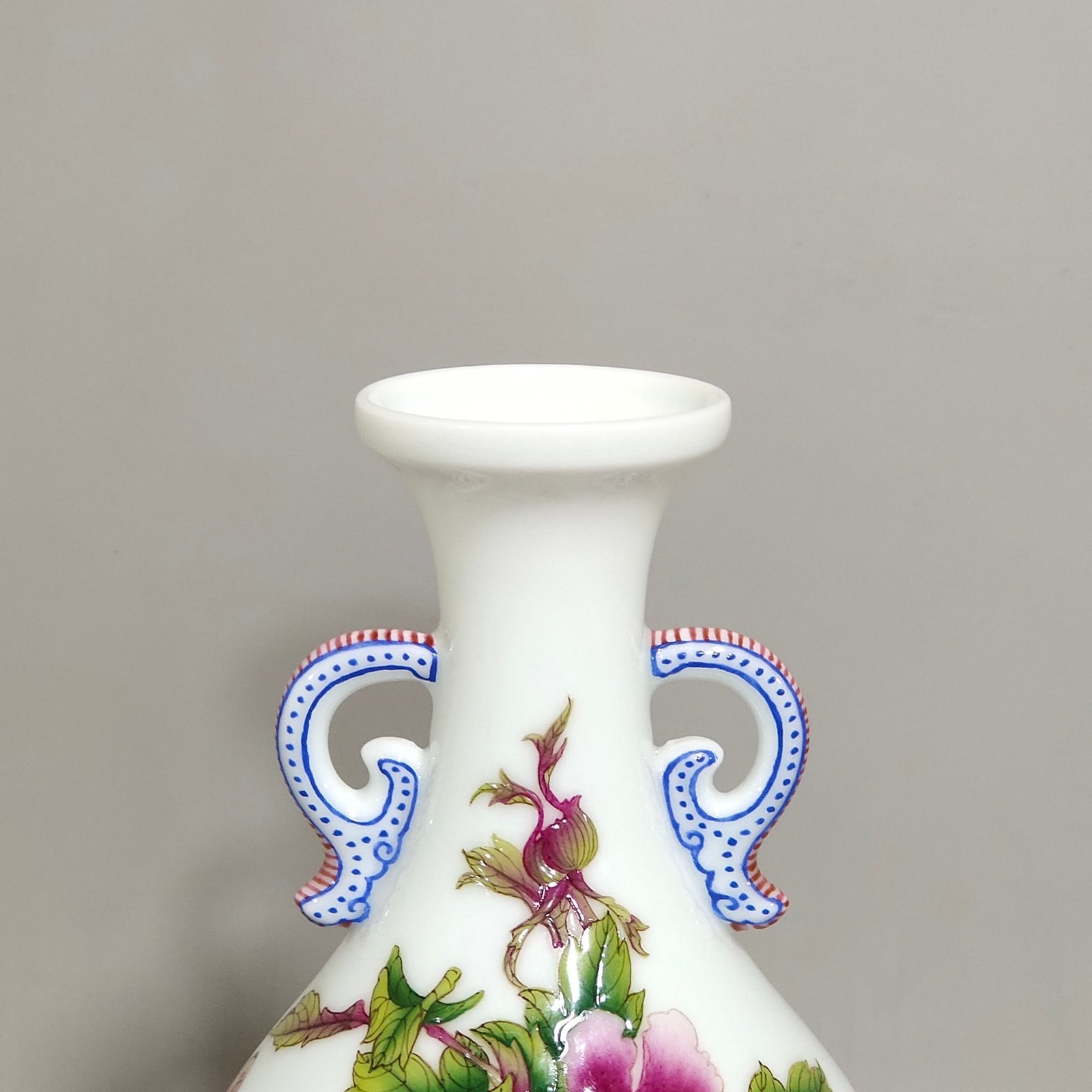 Qing Dynasty Qianlong Castiglione enamel floral double-eared jade spring vase