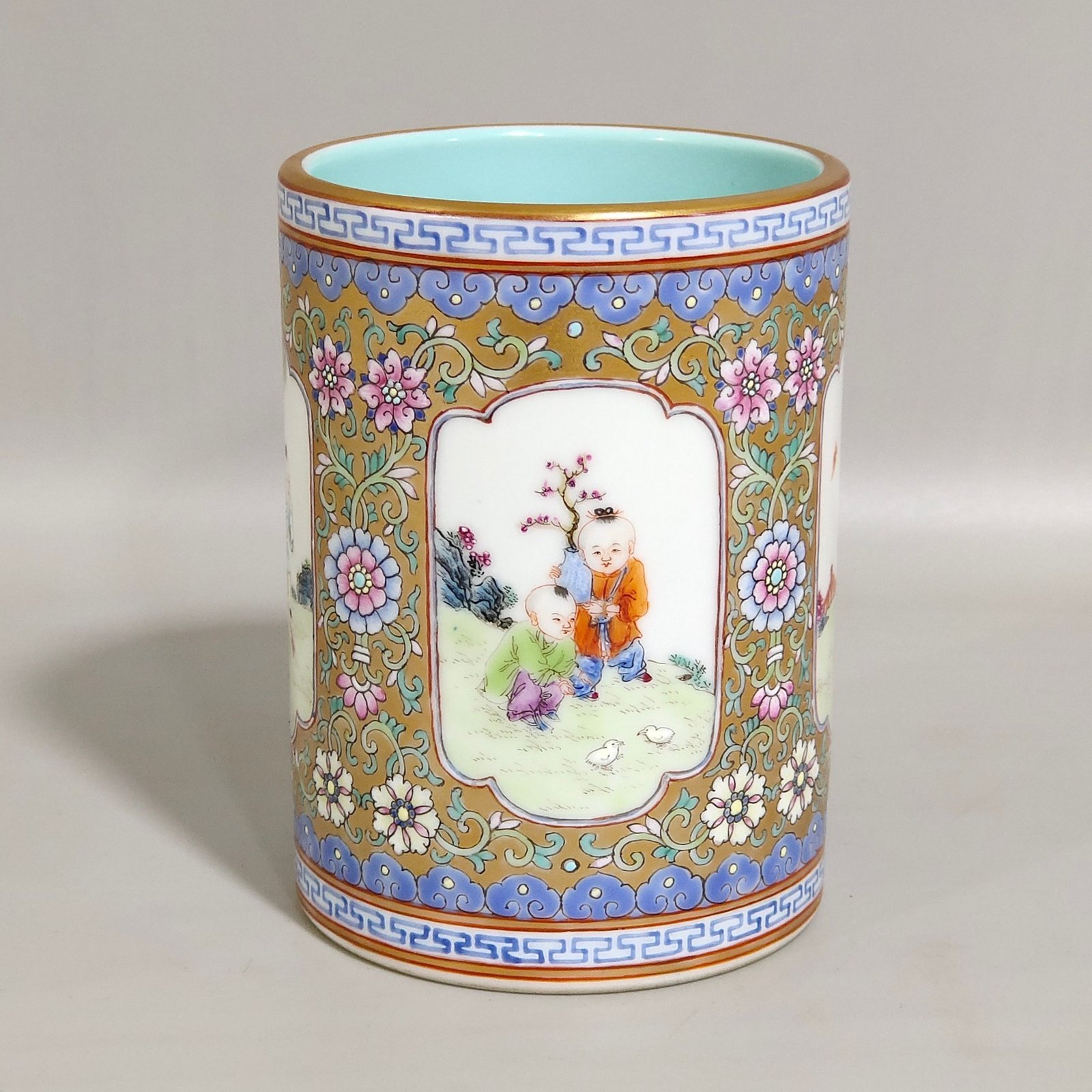Qing Dynasty Qianlong a gold-plated floral windowed baby play pen holder