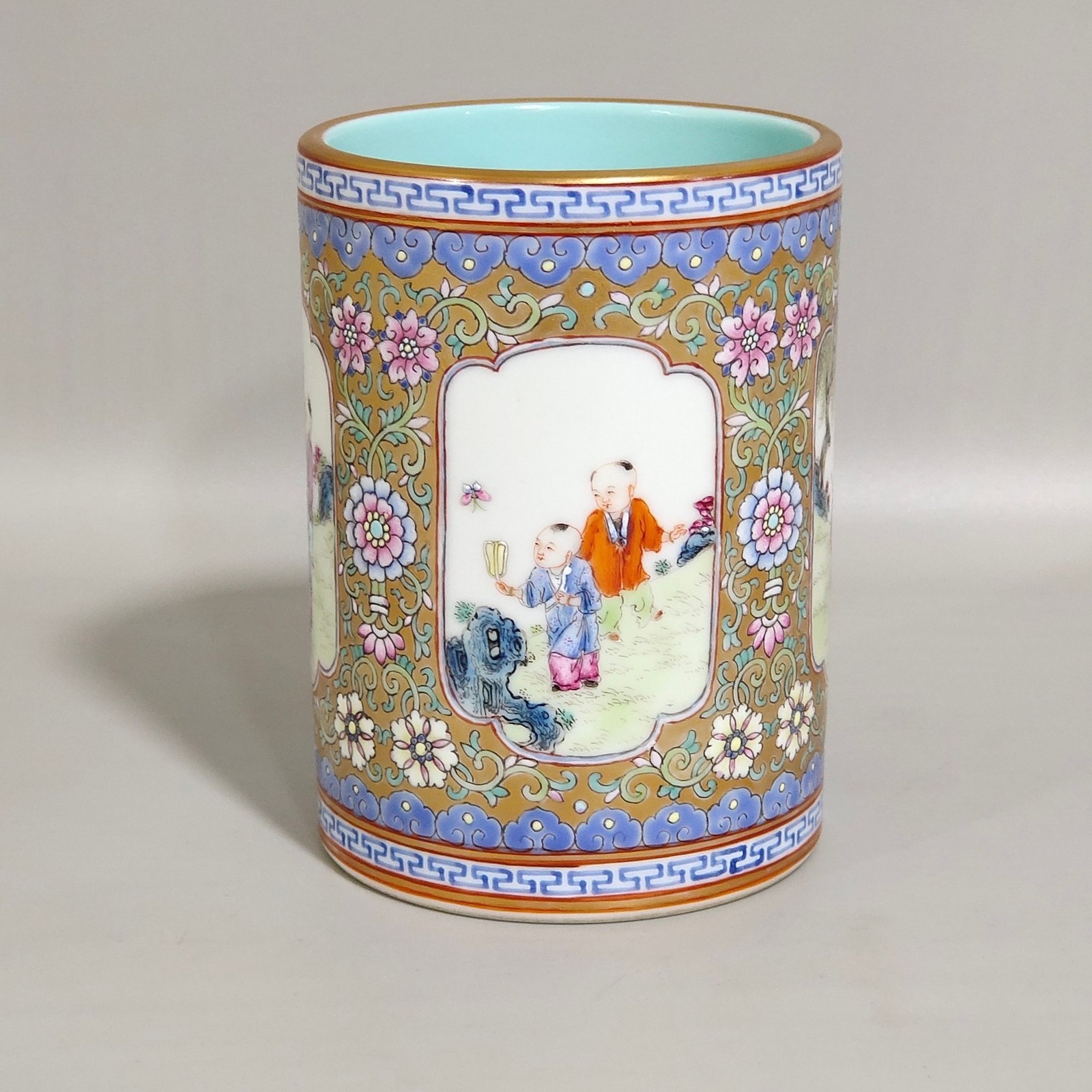 Qing Dynasty Qianlong a gold-plated floral windowed baby play pen holder