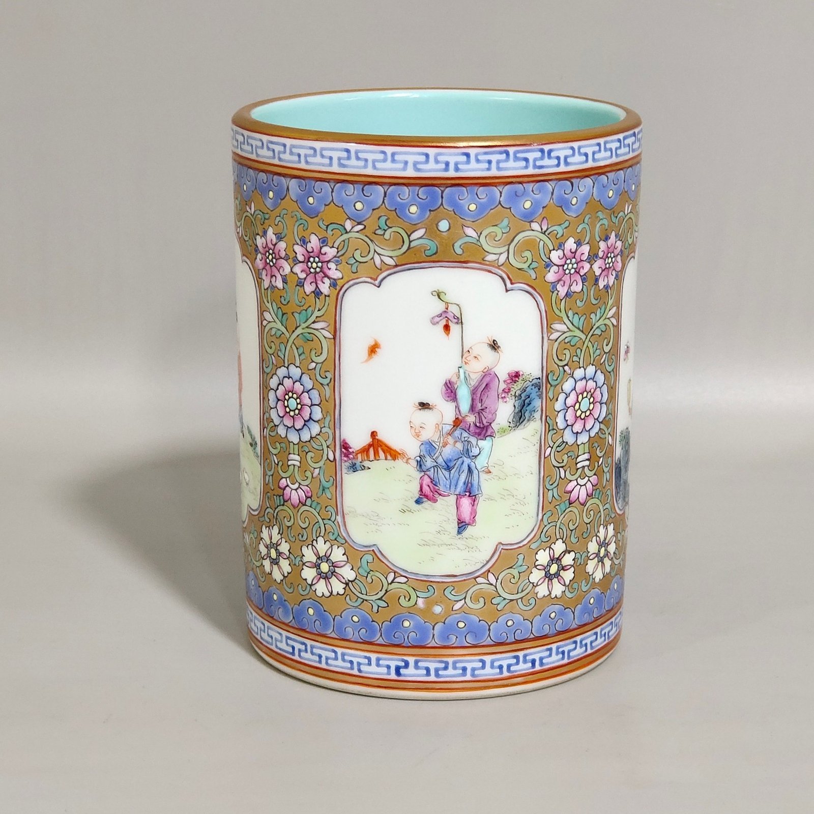 Qing Dynasty Qianlong a gold-plated floral windowed baby play pen holder