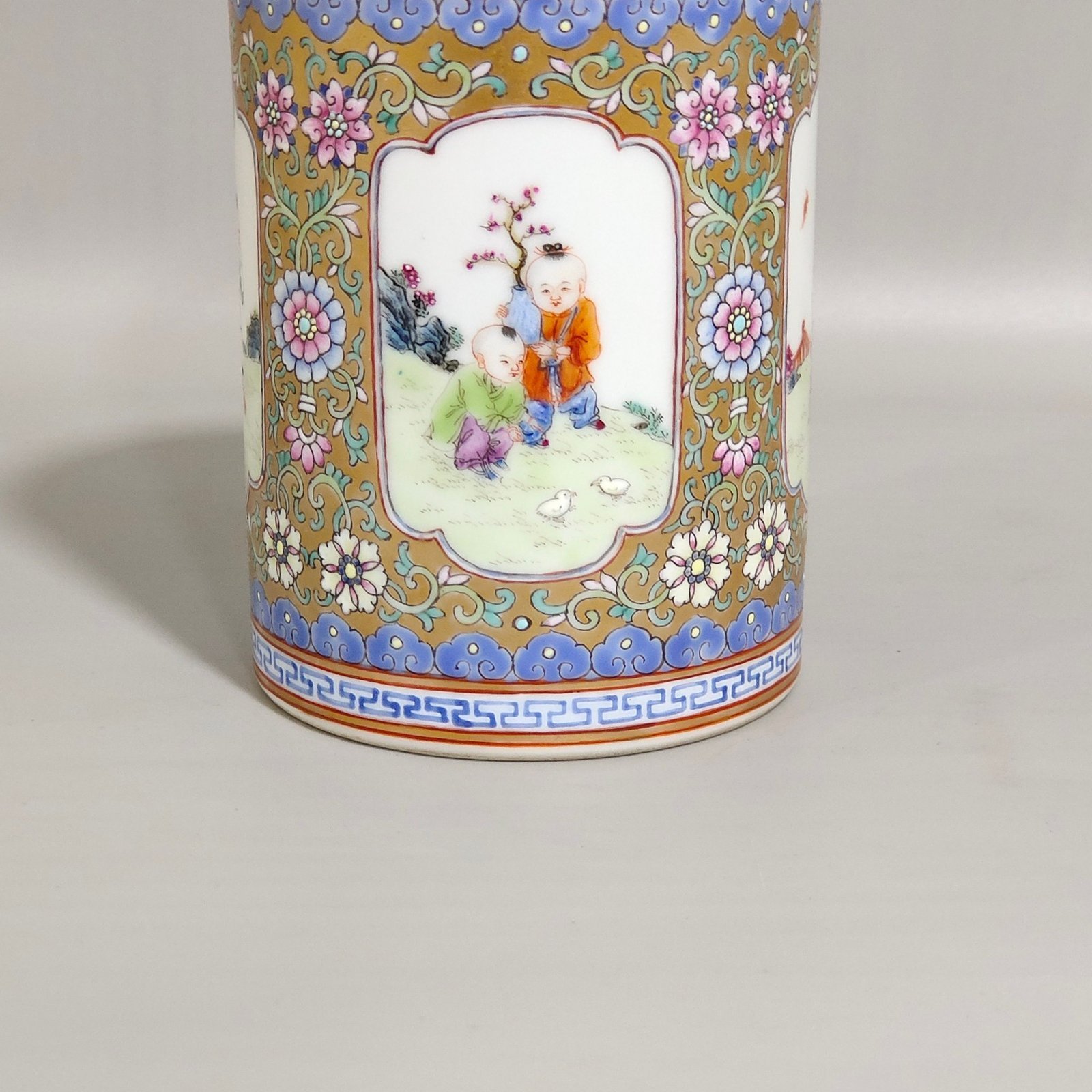Qing Dynasty Qianlong a gold-plated floral windowed baby play pen holder