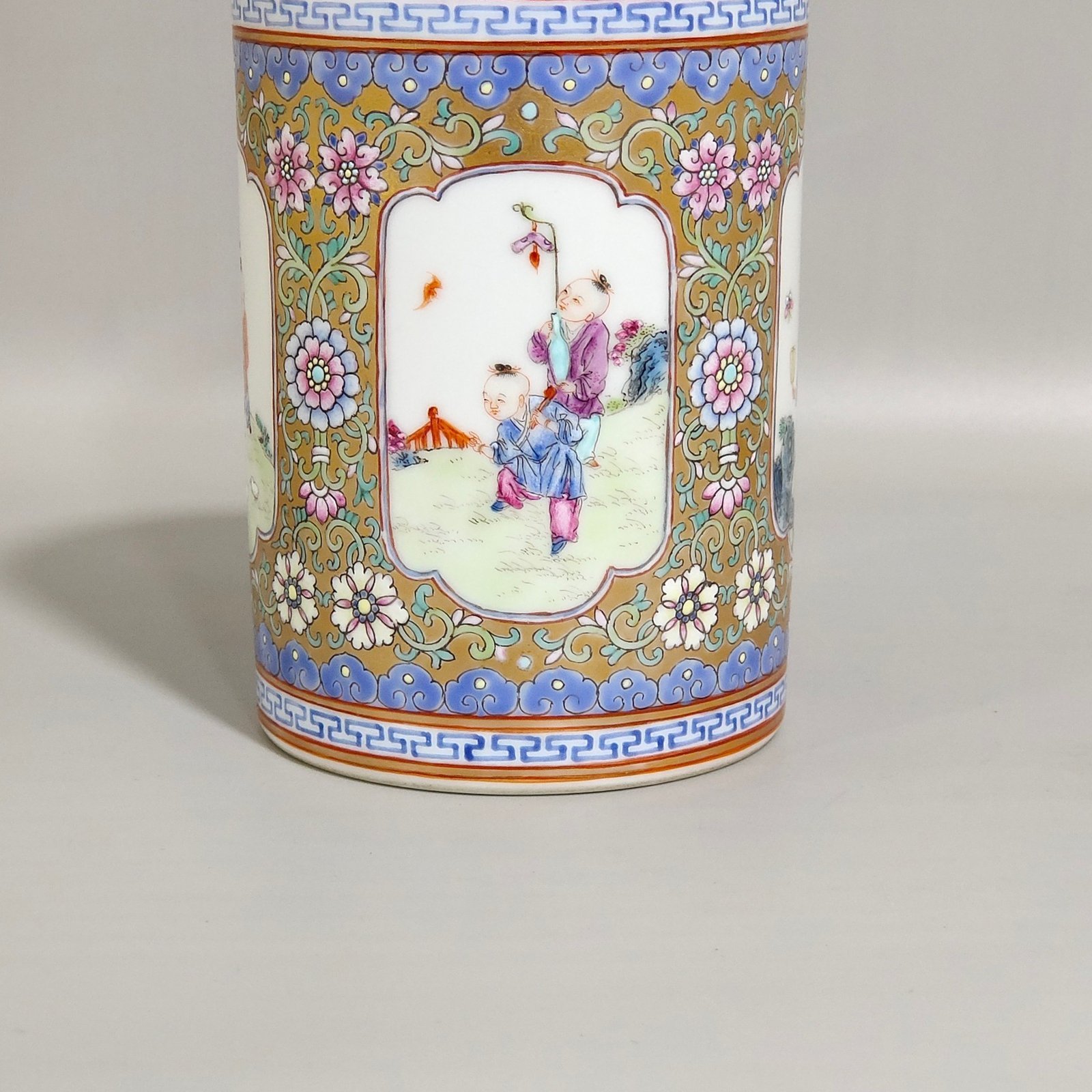 Qing Dynasty Qianlong a gold-plated floral windowed baby play pen holder