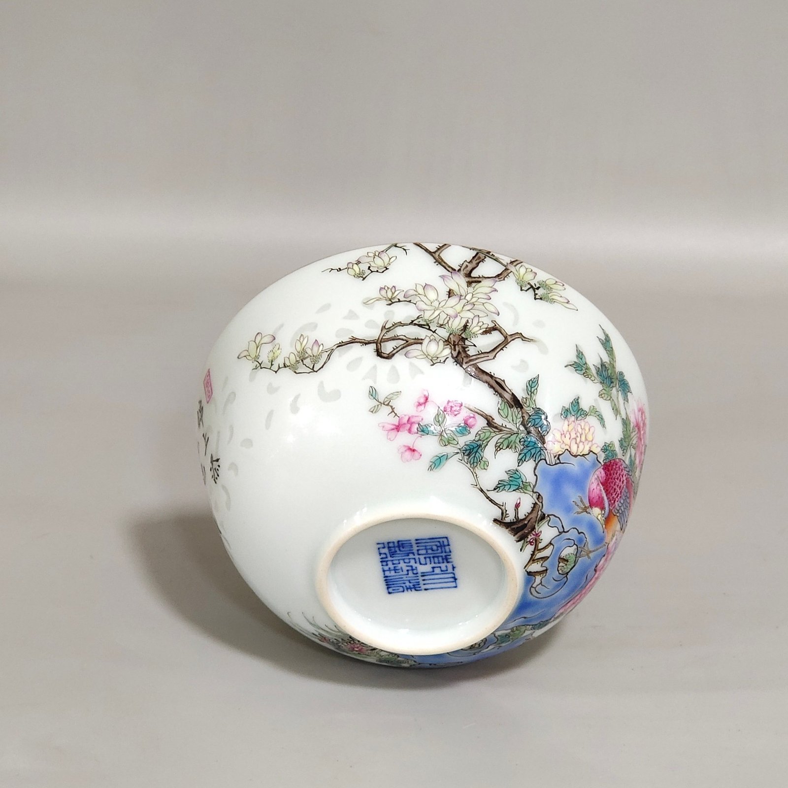 Qing Dynasty Qianlong icing on the cake exquisite poem inscribed cup