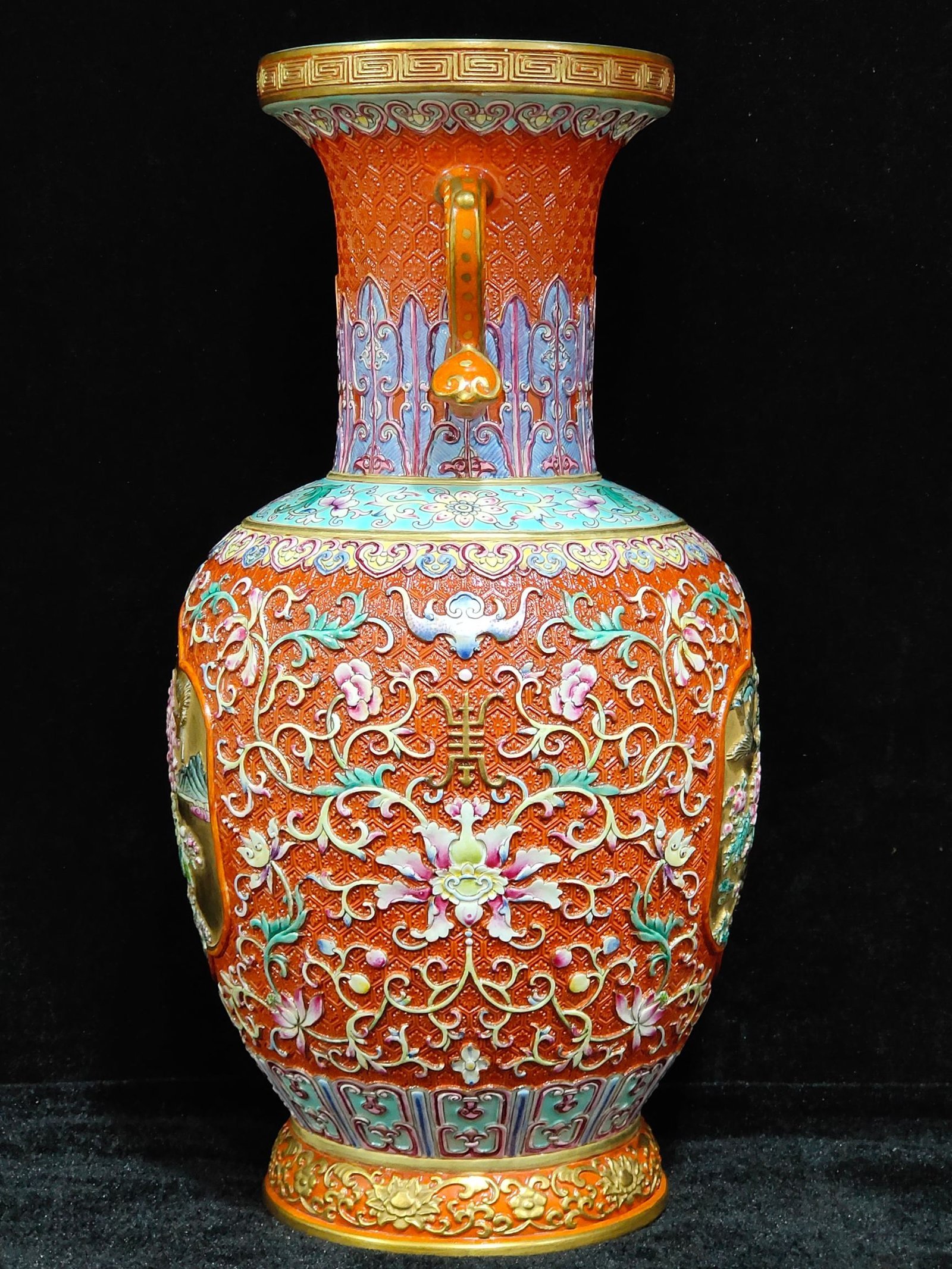 Qing Dynasty Qianlong carved window flower and bird amphora