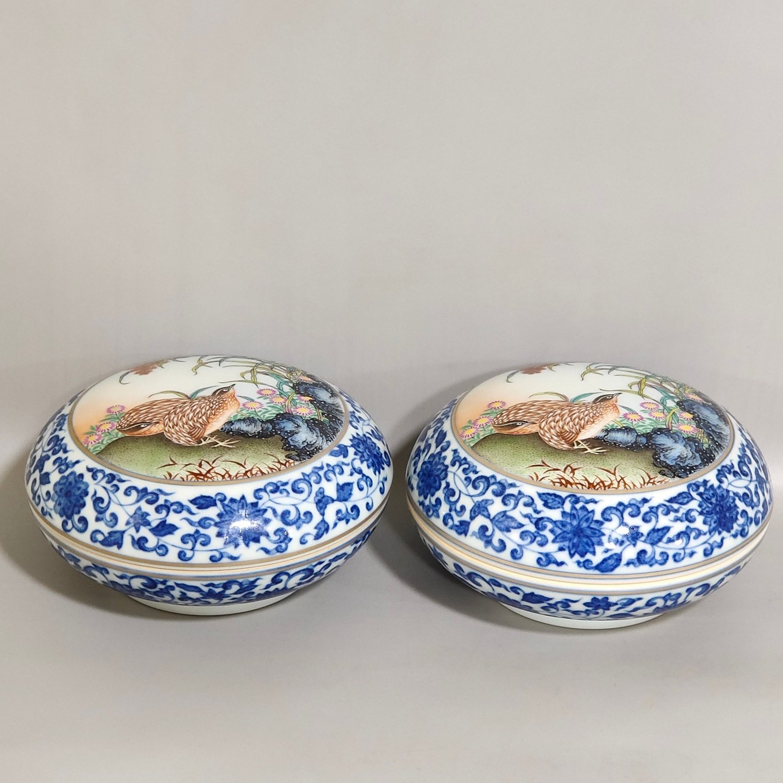 Qing Dynasty Qianlong blue and white and pastel Anju Leye jewelry box