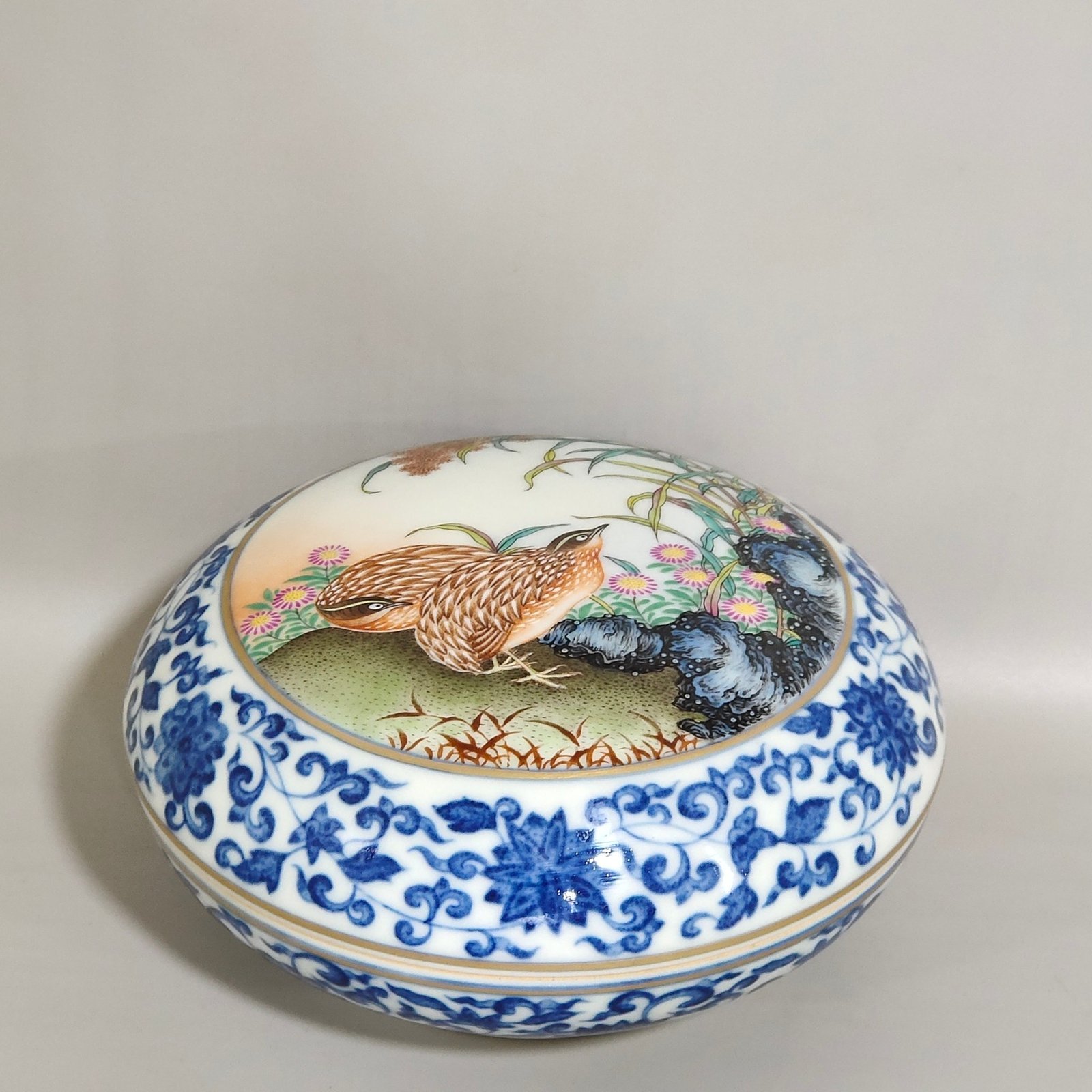 Qing Dynasty Qianlong blue and white and pastel Anju Leye jewelry box