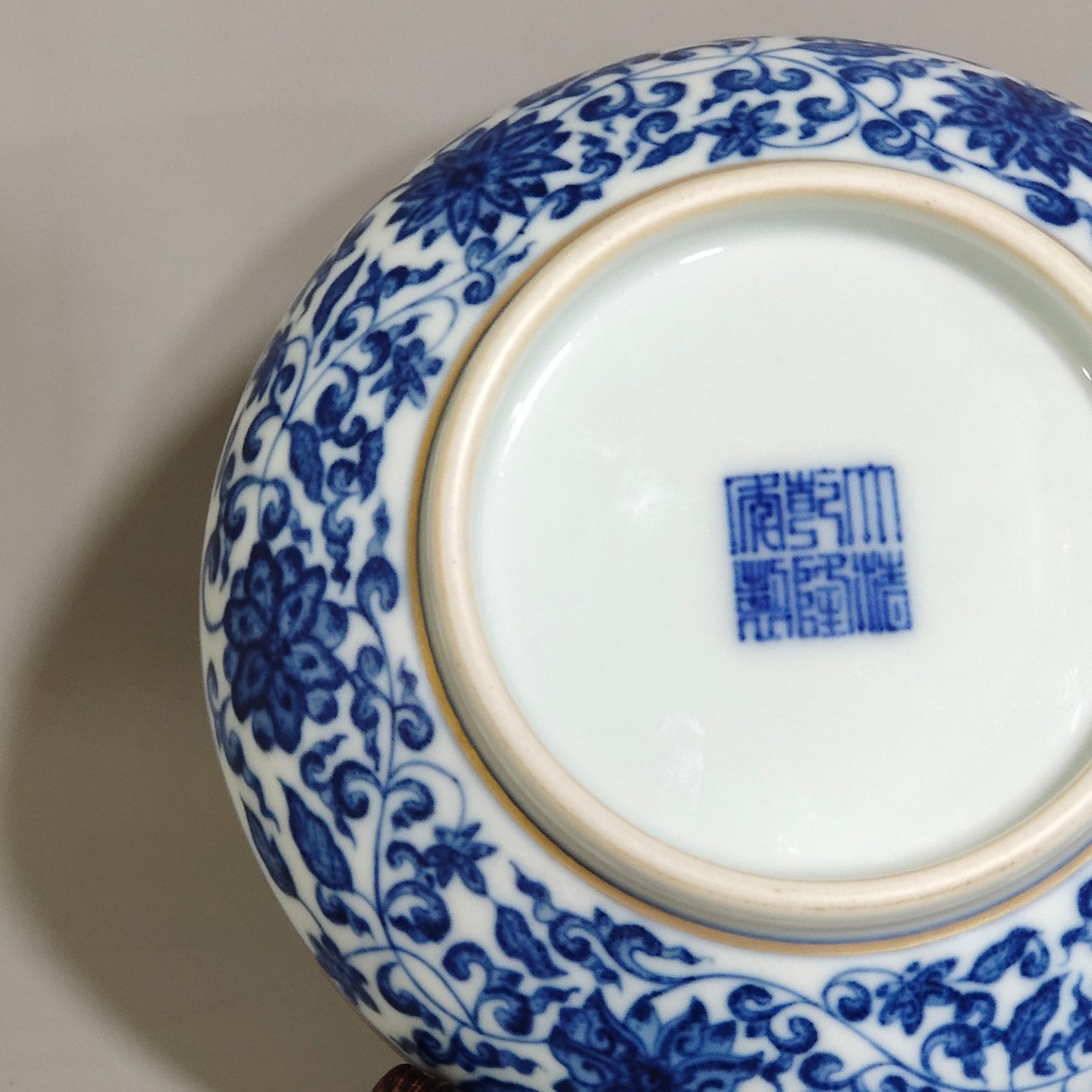 Qing Dynasty Qianlong blue and white and pastel Anju Leye jewelry box