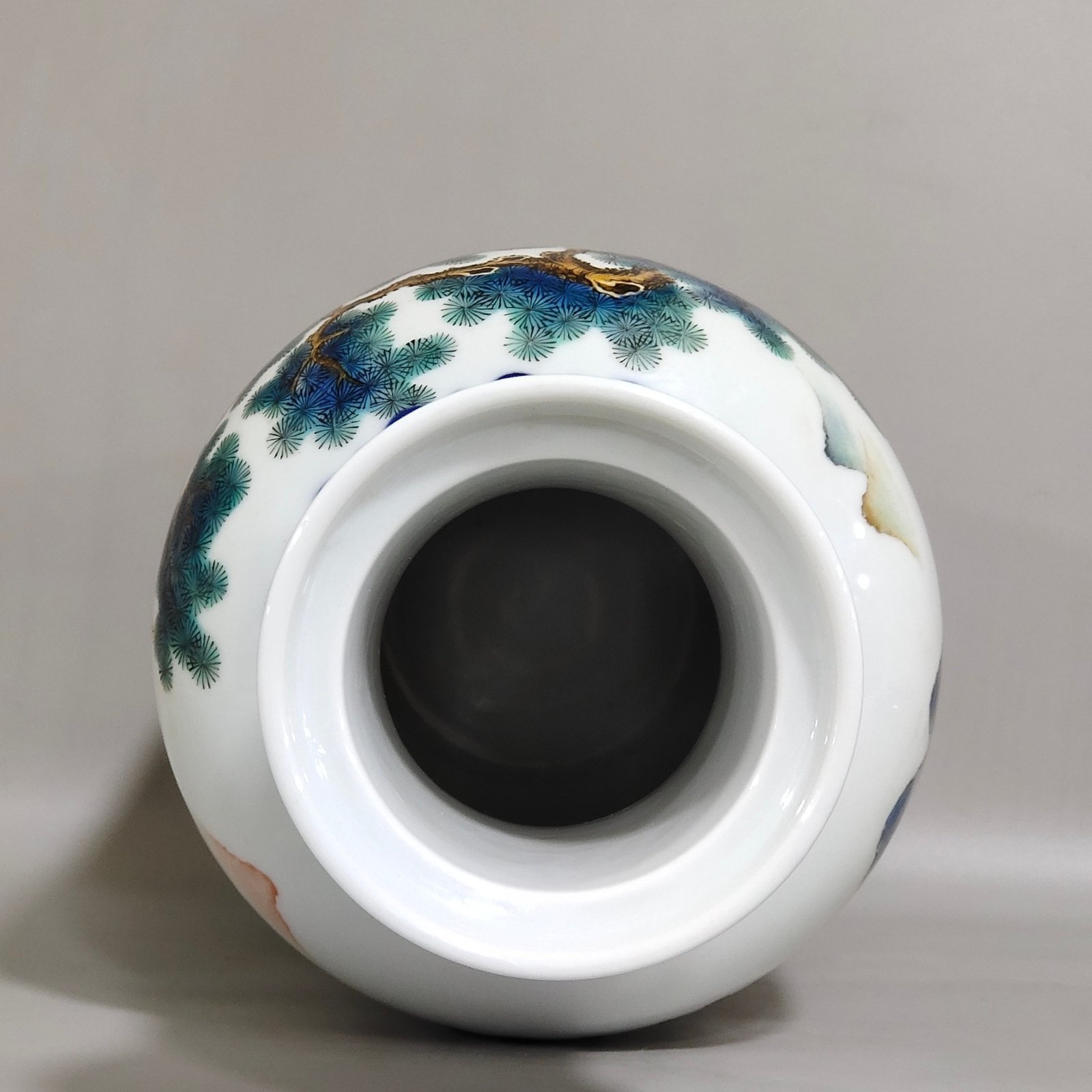 Qing Dynasty Qianlong blue and white pastel vase