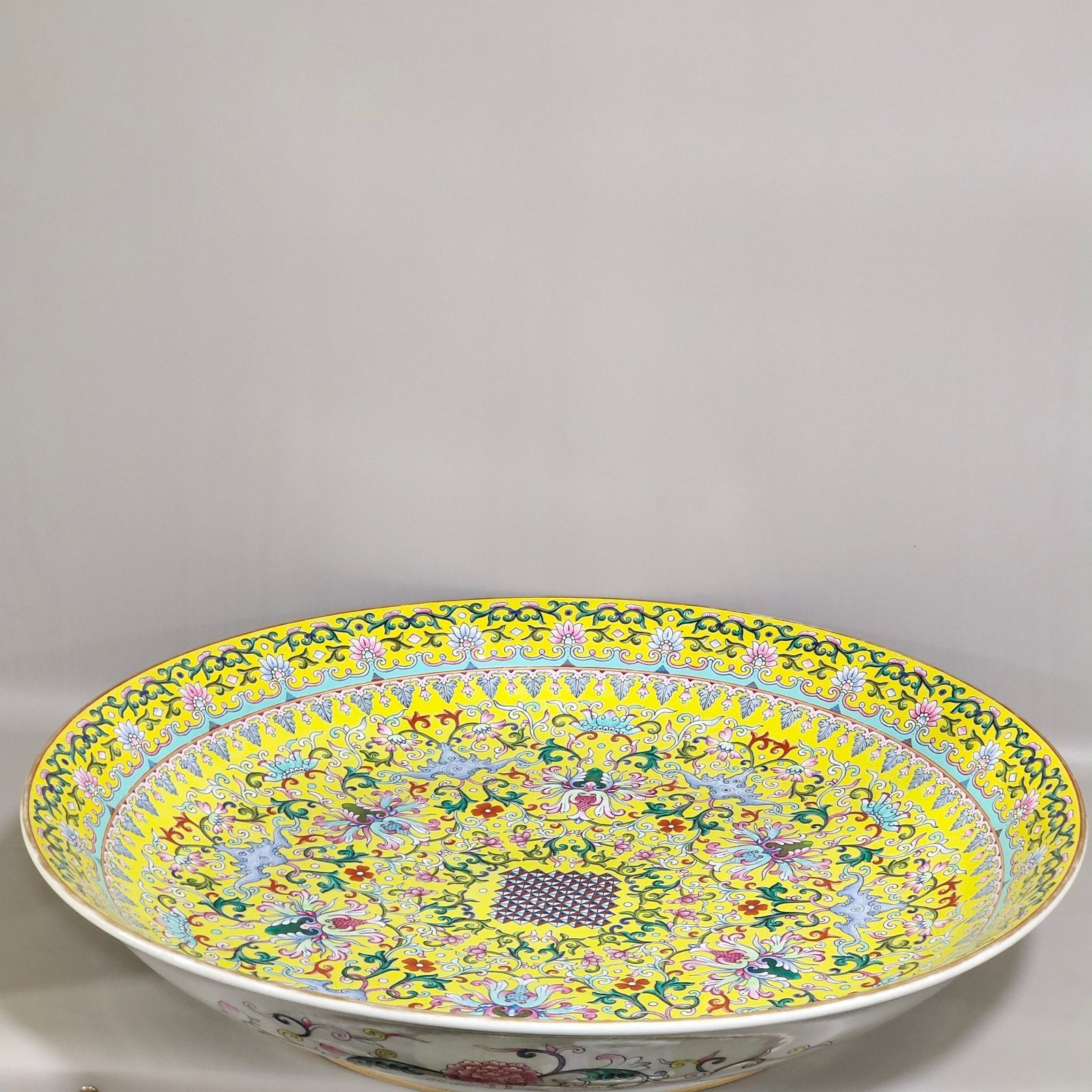 Qing Dynasty Qianlong Famille rose porcelain plate