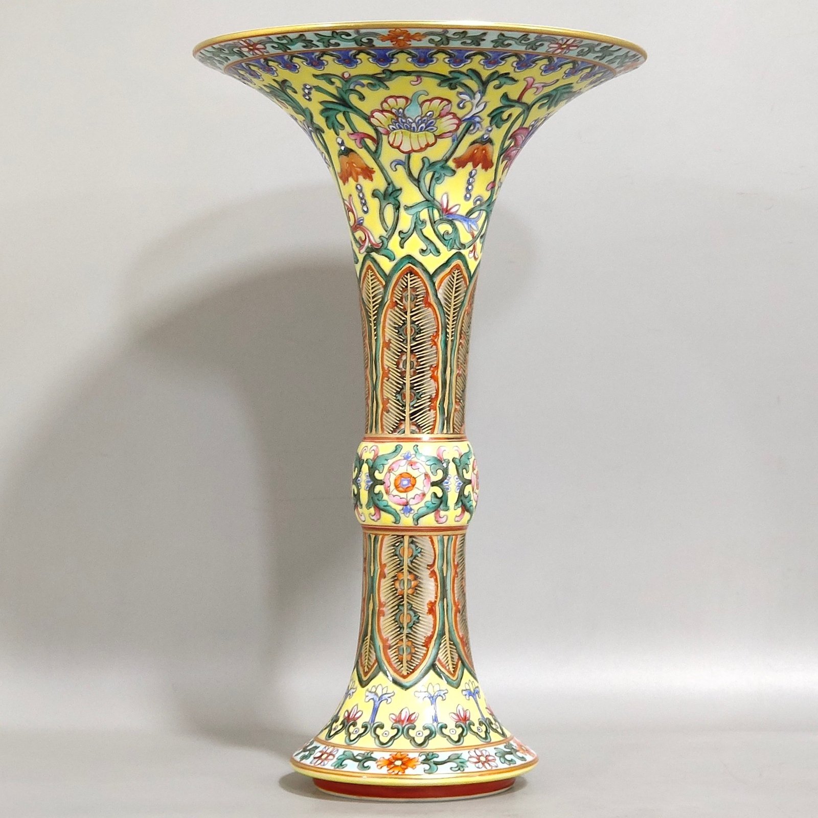 Qing Dynasty Qianlong yellow ground flower mushroom