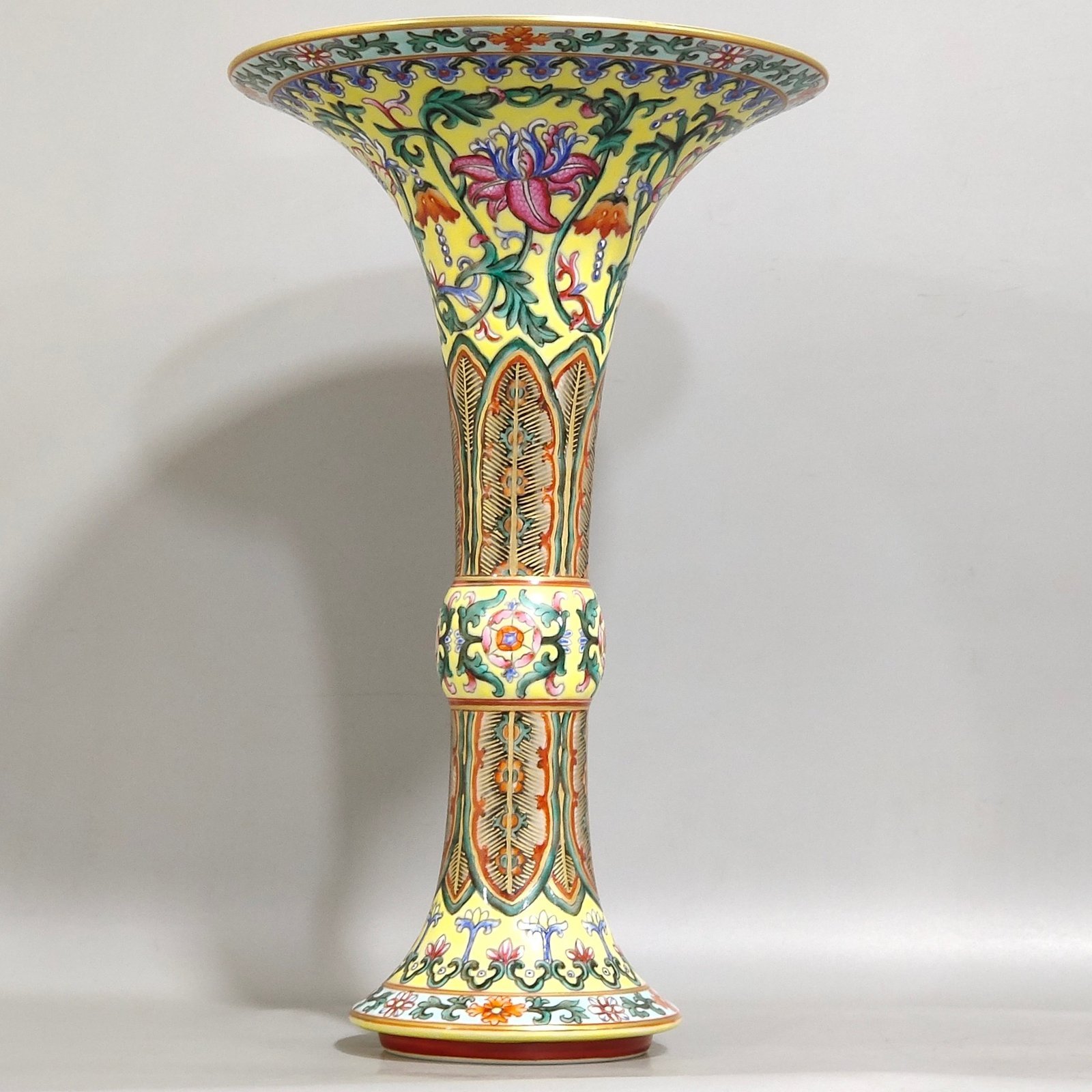Qing Dynasty Qianlong yellow ground flower mushroom