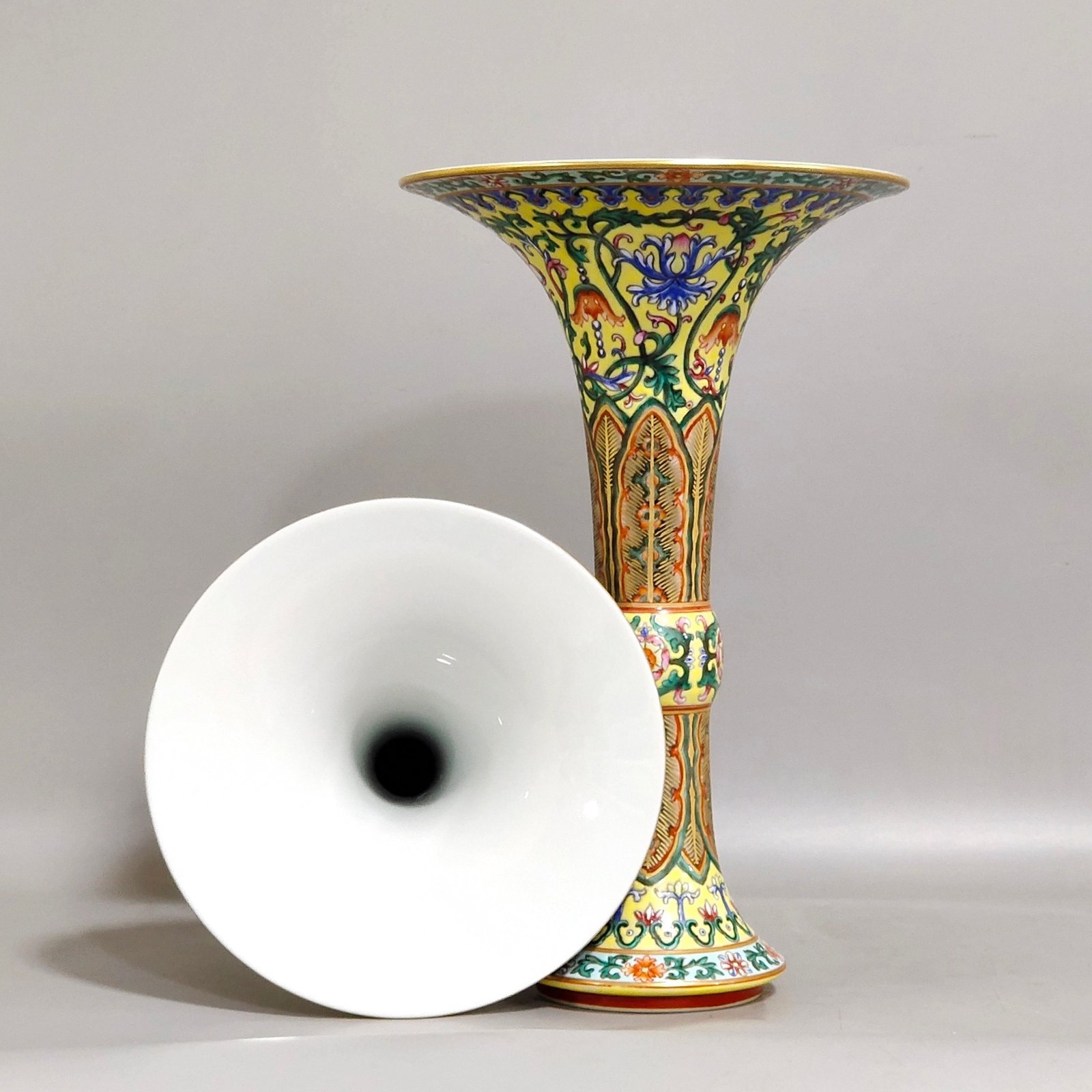 Qing Dynasty Qianlong yellow ground flower mushroom