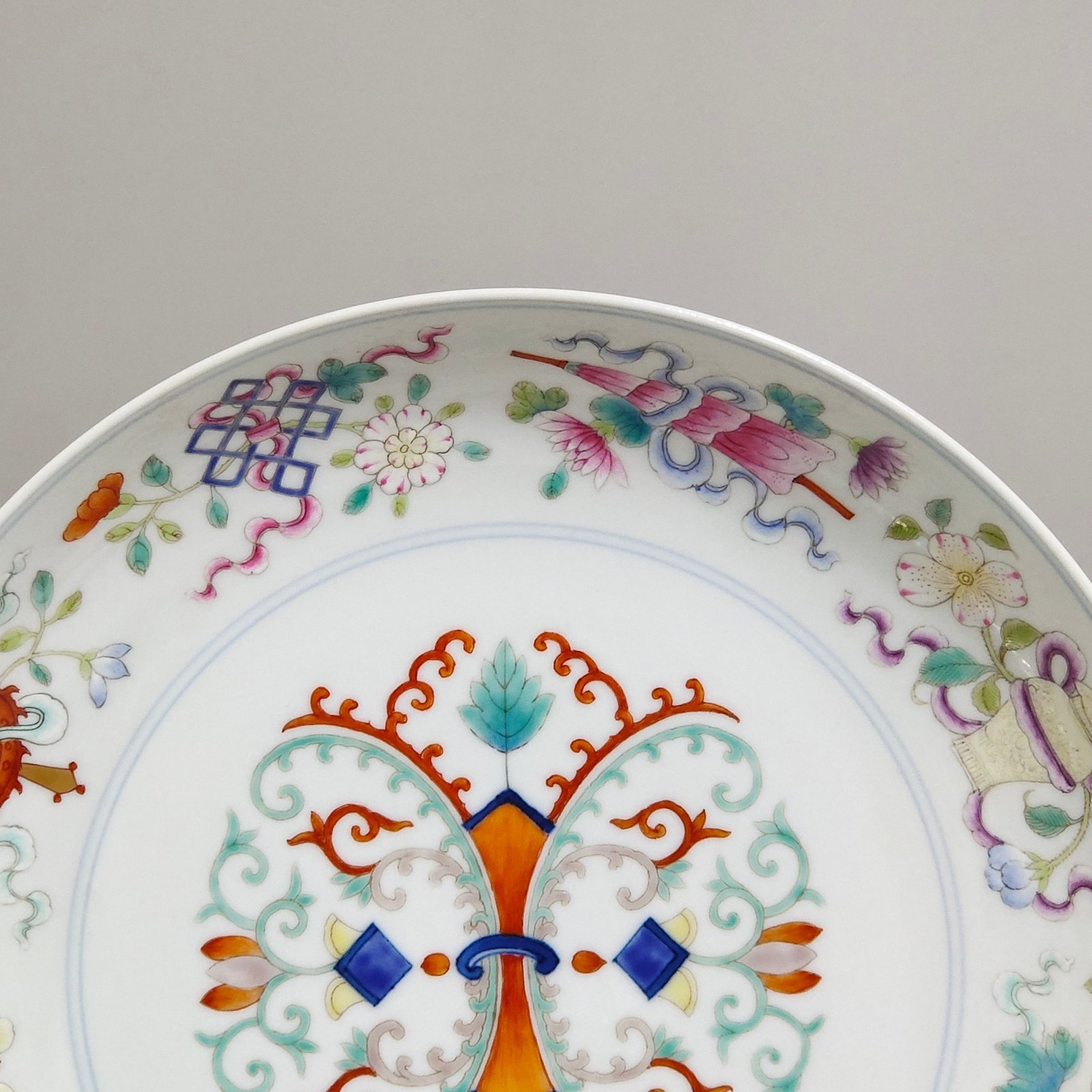 Qing Dynasty Tongzhi cold winter pattern eight treasure plate