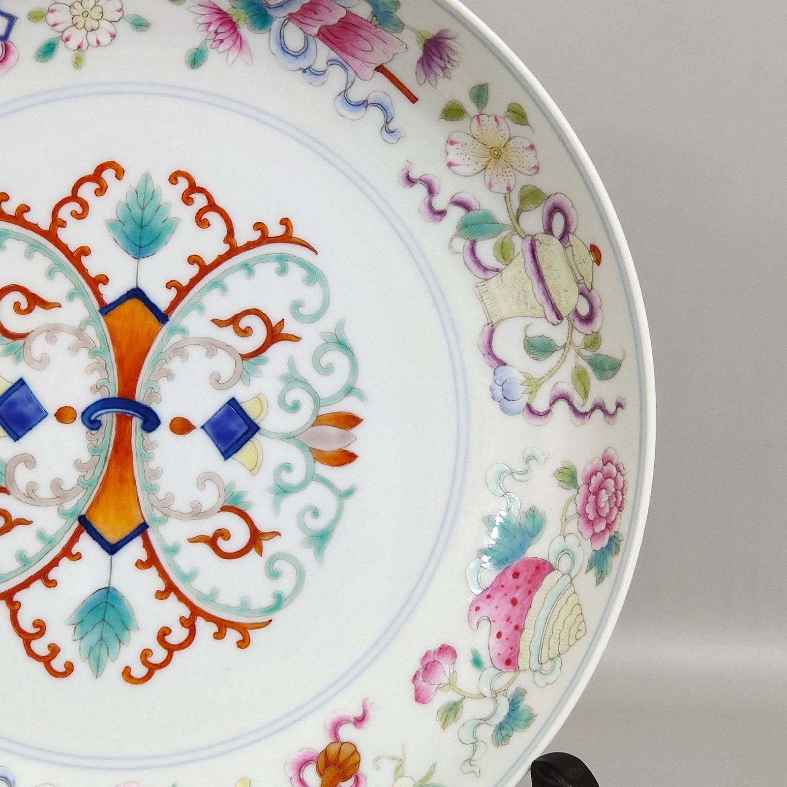 Qing Dynasty Tongzhi cold winter pattern eight treasure plate