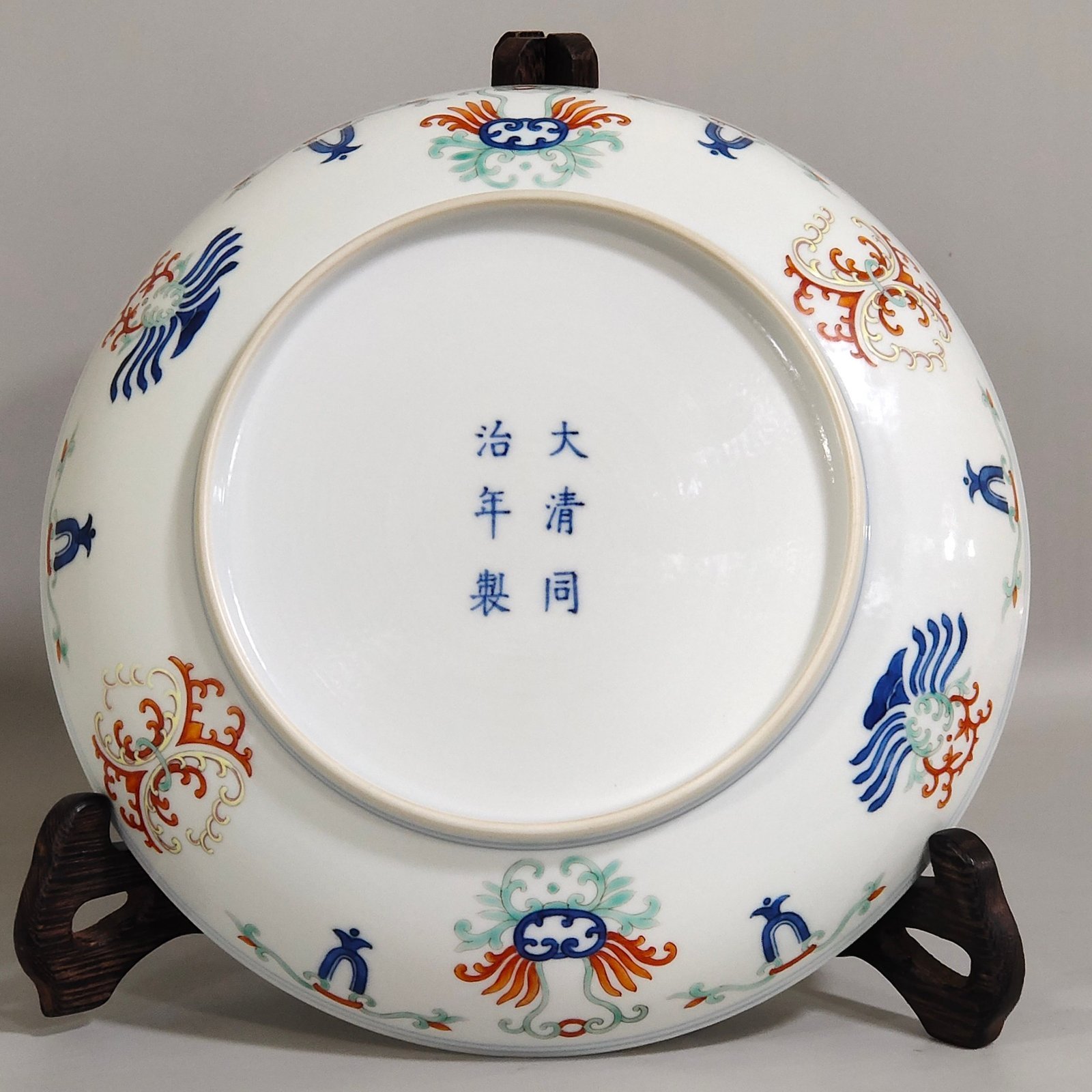 Qing Dynasty Tongzhi cold winter pattern eight treasure plate