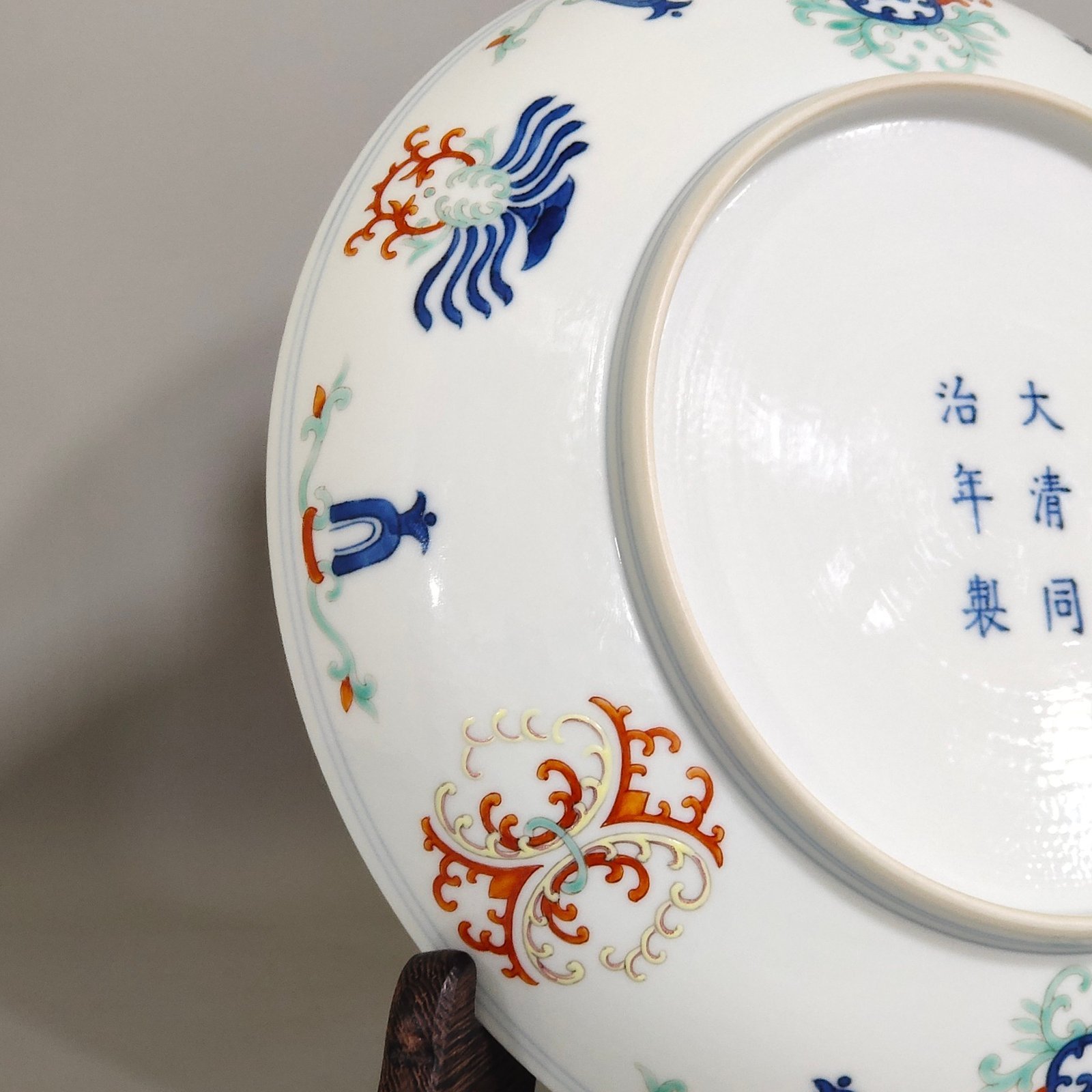 Qing Dynasty Tongzhi cold winter pattern eight treasure plate