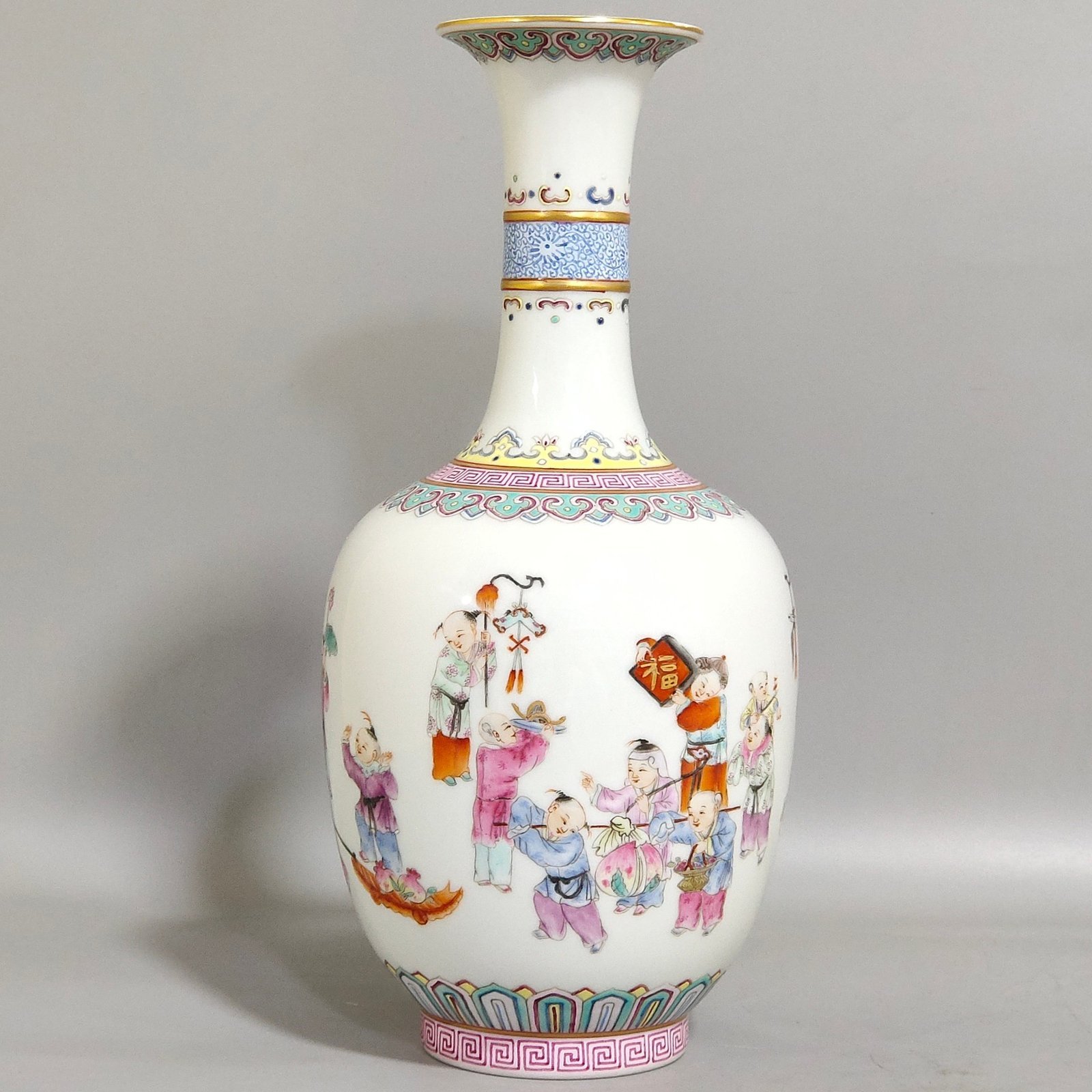 Qing Dynasty Jiaqing Sixteenth Son long-necked bottle