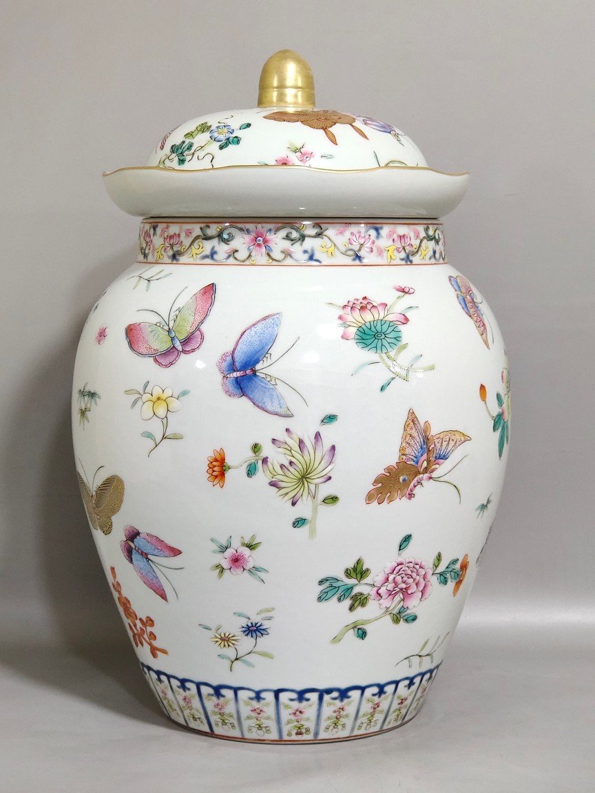 Qing Dynasty Jiaqing Dielian flower jar
