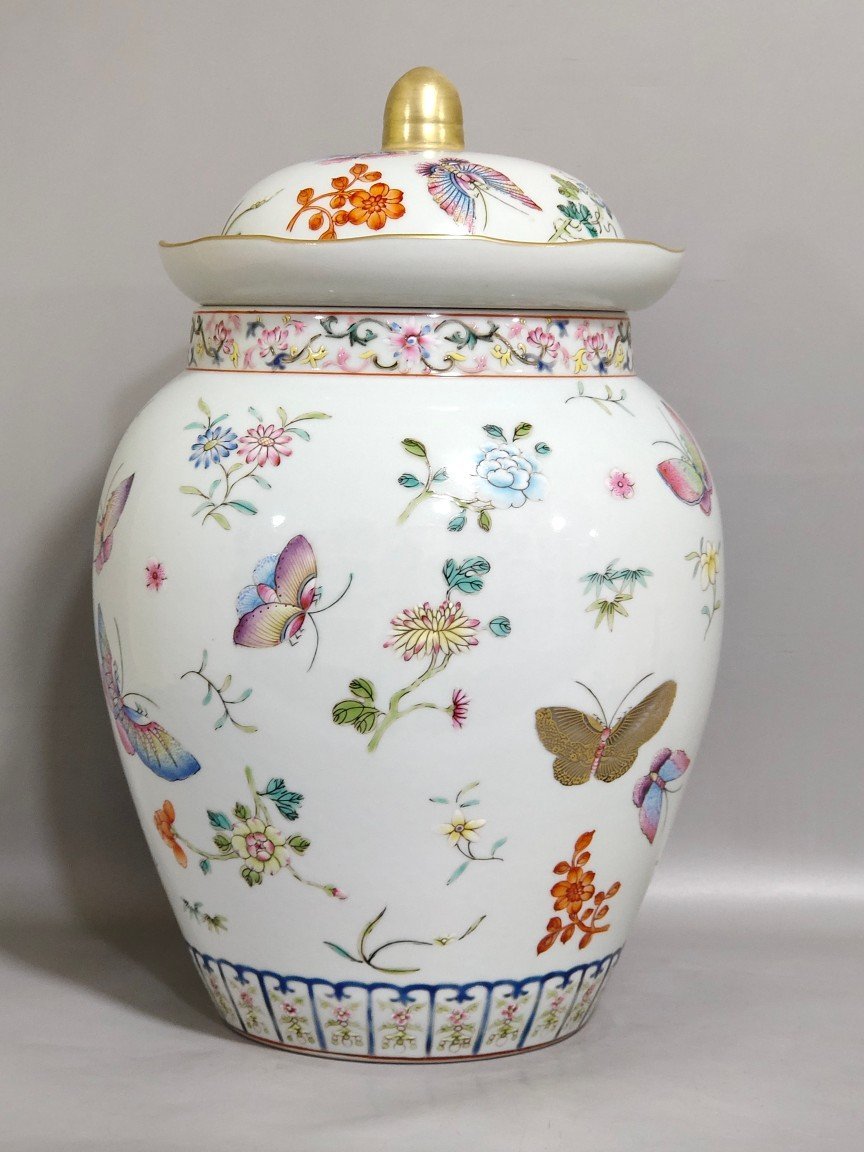 Qing Dynasty Jiaqing Dielian flower jar