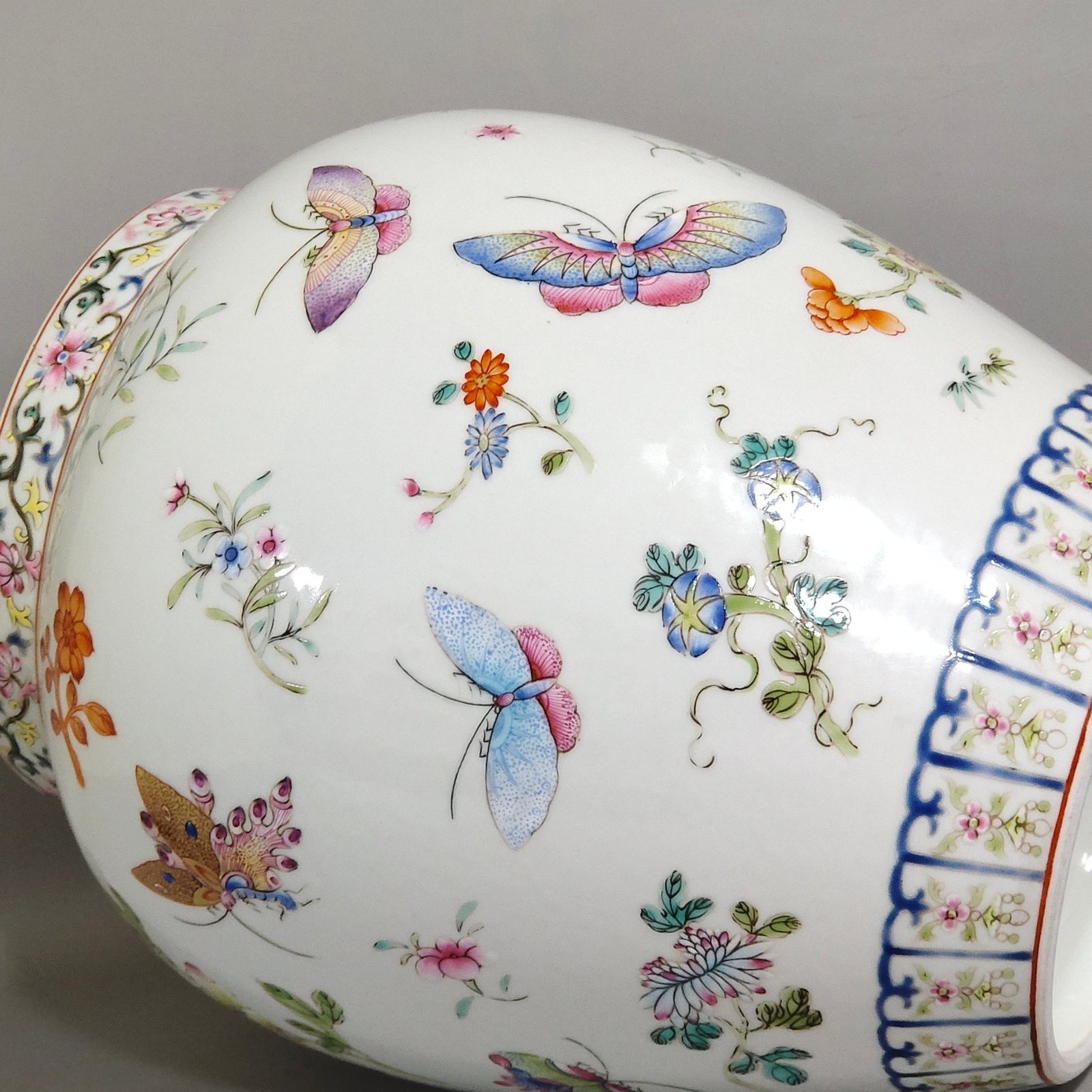 Qing Dynasty Jiaqing Dielian flower jar