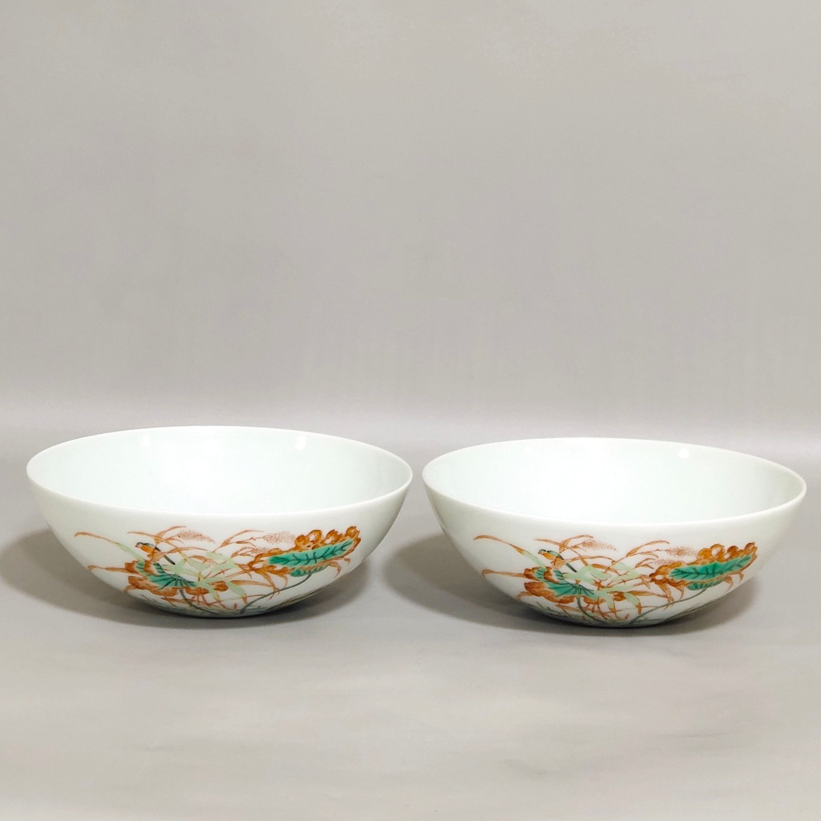 Qing Dynasty Kangxi colorful kingfisher lotus reed tea round