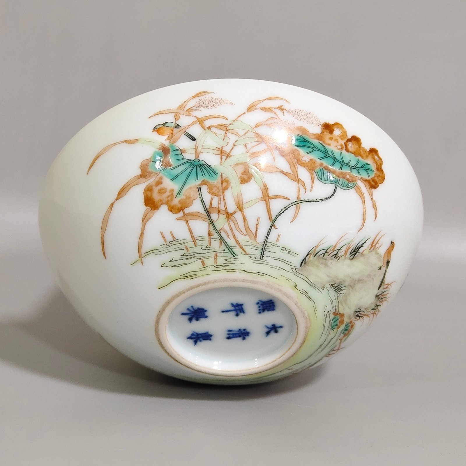 Qing Dynasty Kangxi colorful kingfisher lotus reed tea round
