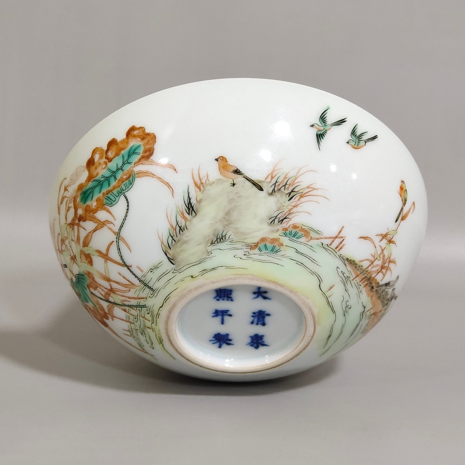 Qing Dynasty Kangxi colorful kingfisher lotus reed tea round