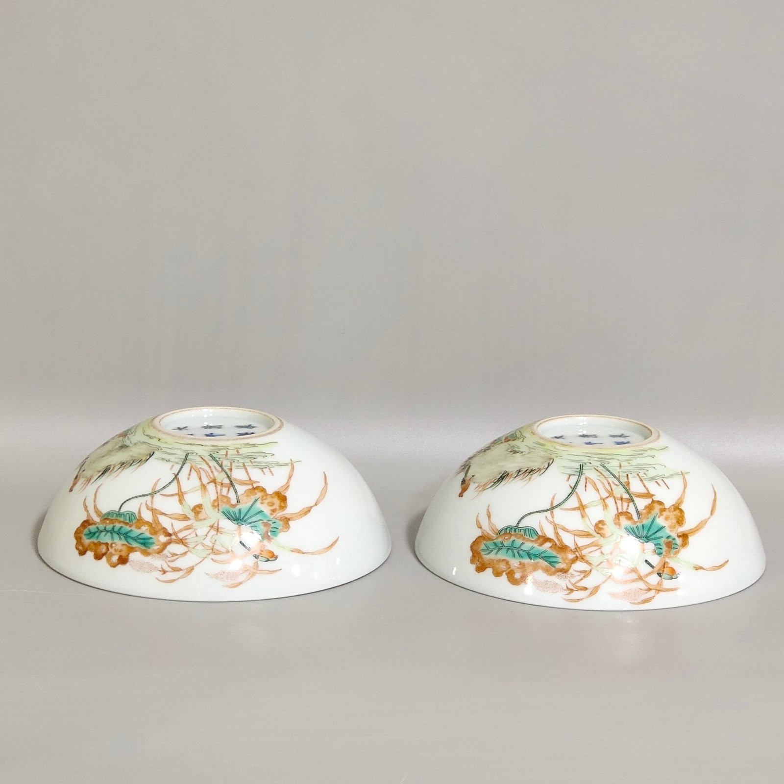 Qing Dynasty Kangxi colorful kingfisher lotus reed tea round
