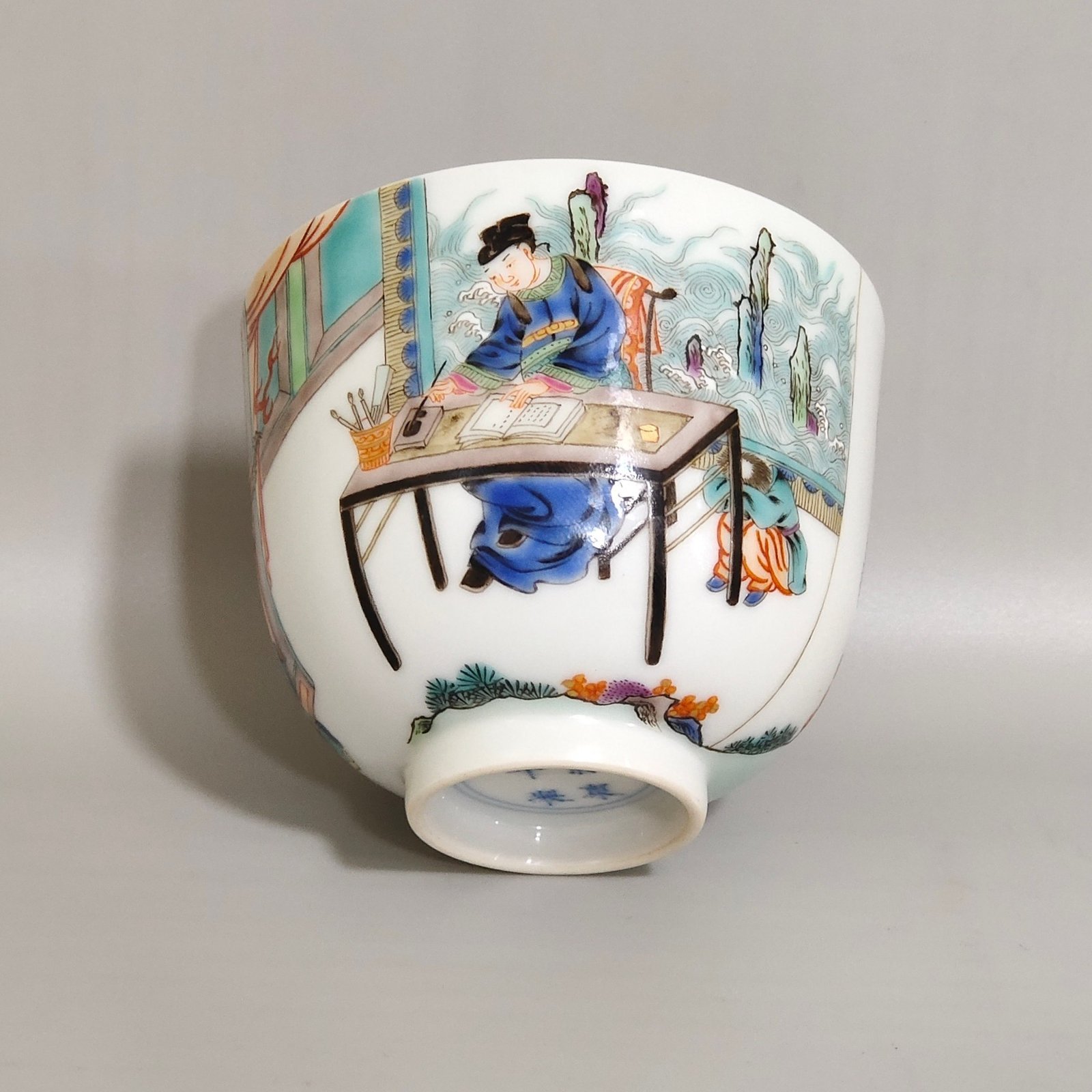 Qing Dynasty Kangxi character story cup