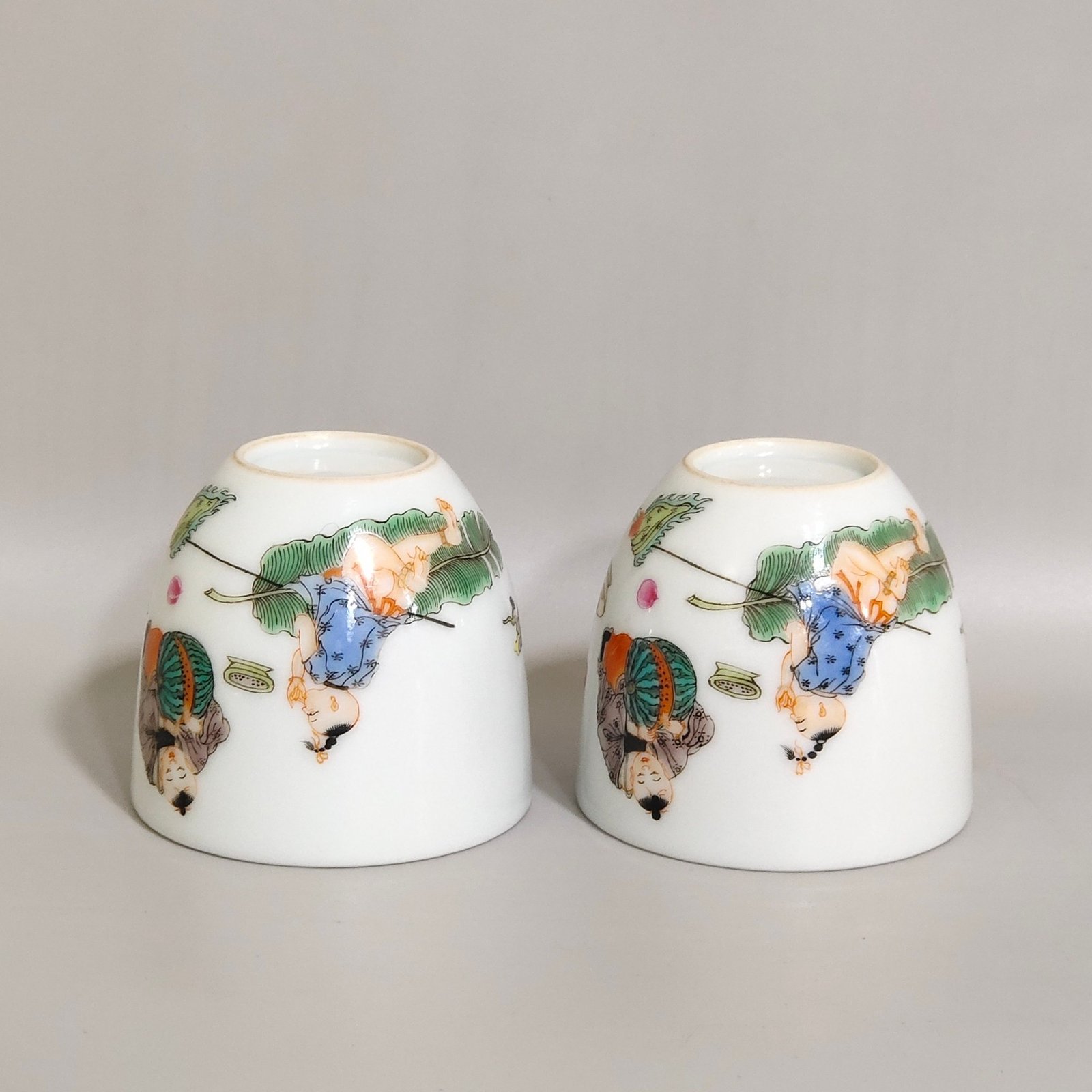 Qing Dynasty Kangxi A five-color carved baby play cup