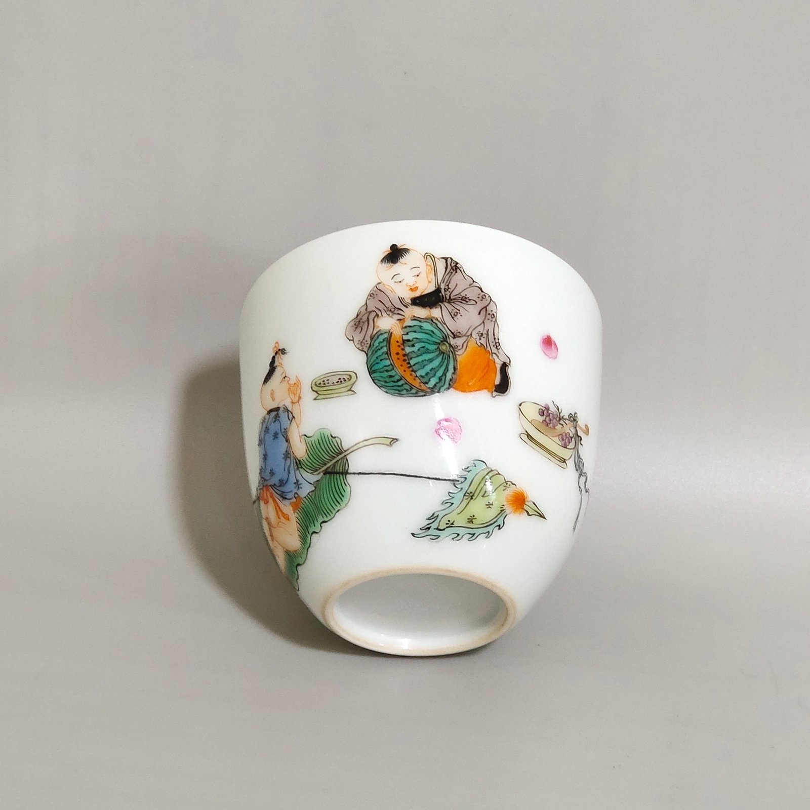 Qing Dynasty Kangxi A five-color carved baby play cup