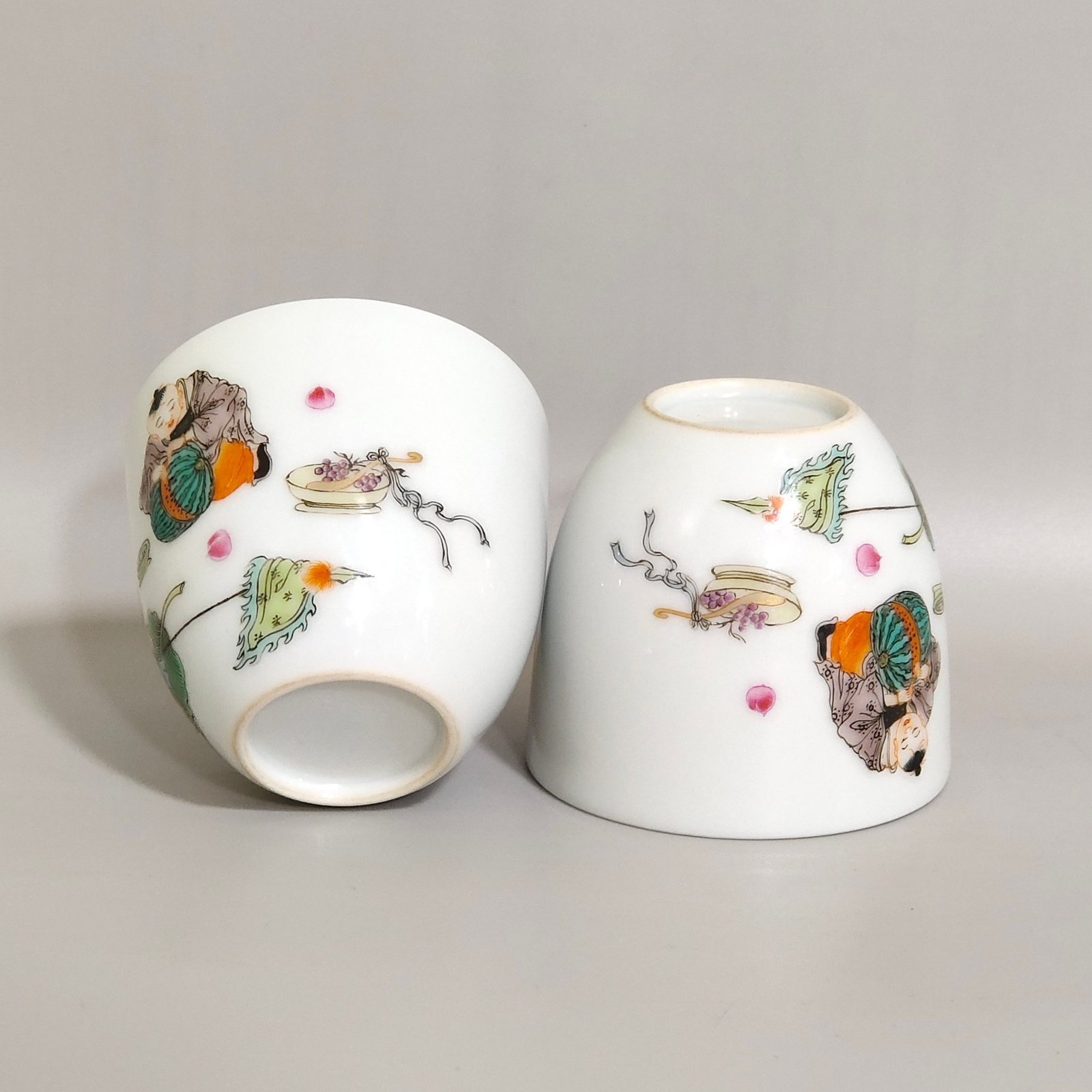 Qing Dynasty Kangxi A five-color carved baby play cup