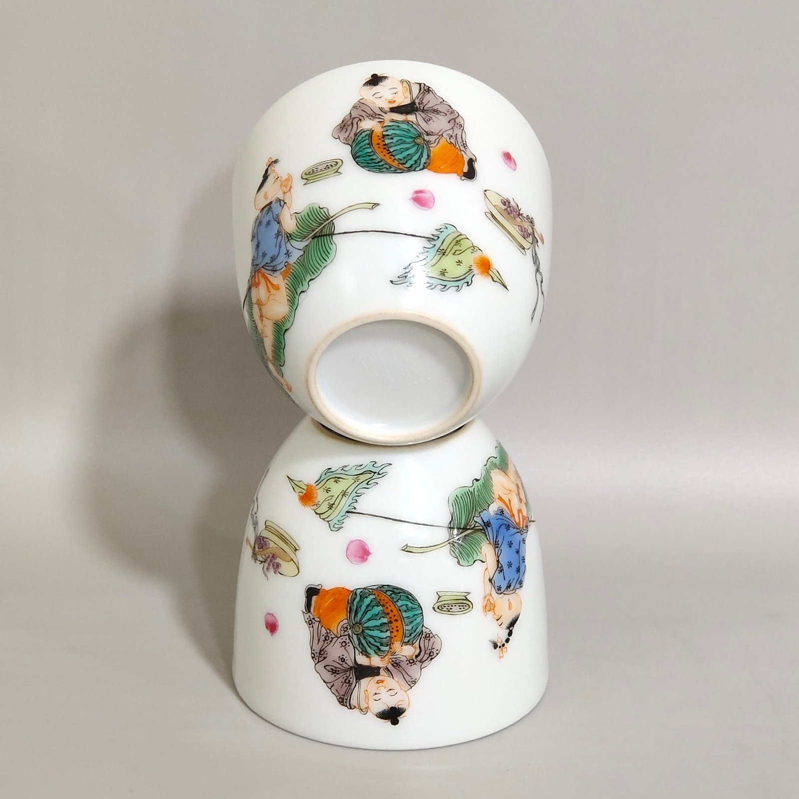 Qing Dynasty Kangxi A five-color carved baby play cup