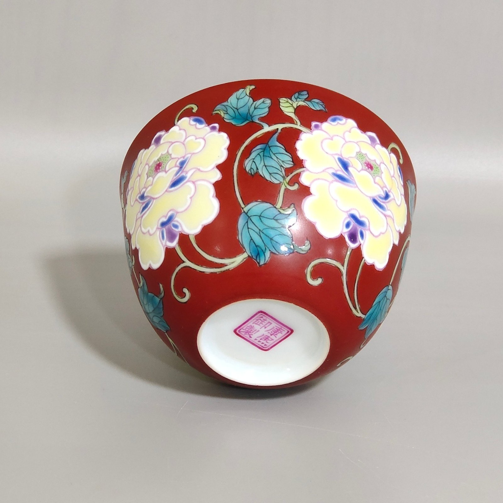 Qing Dynasty Kangxi Coral red flower cup