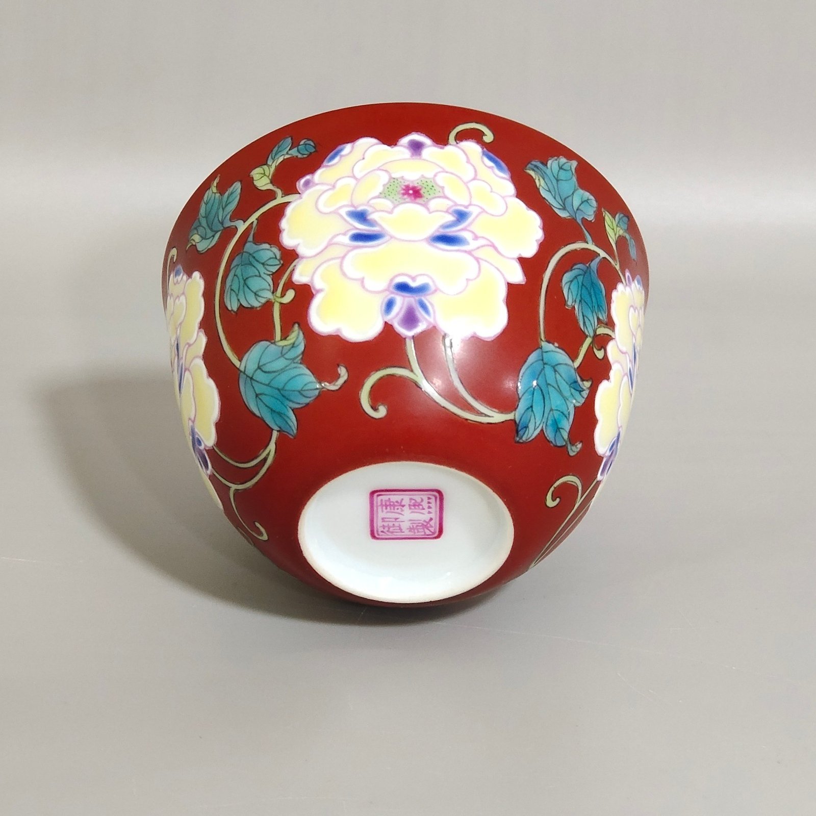Qing Dynasty Kangxi Coral red flower cup
