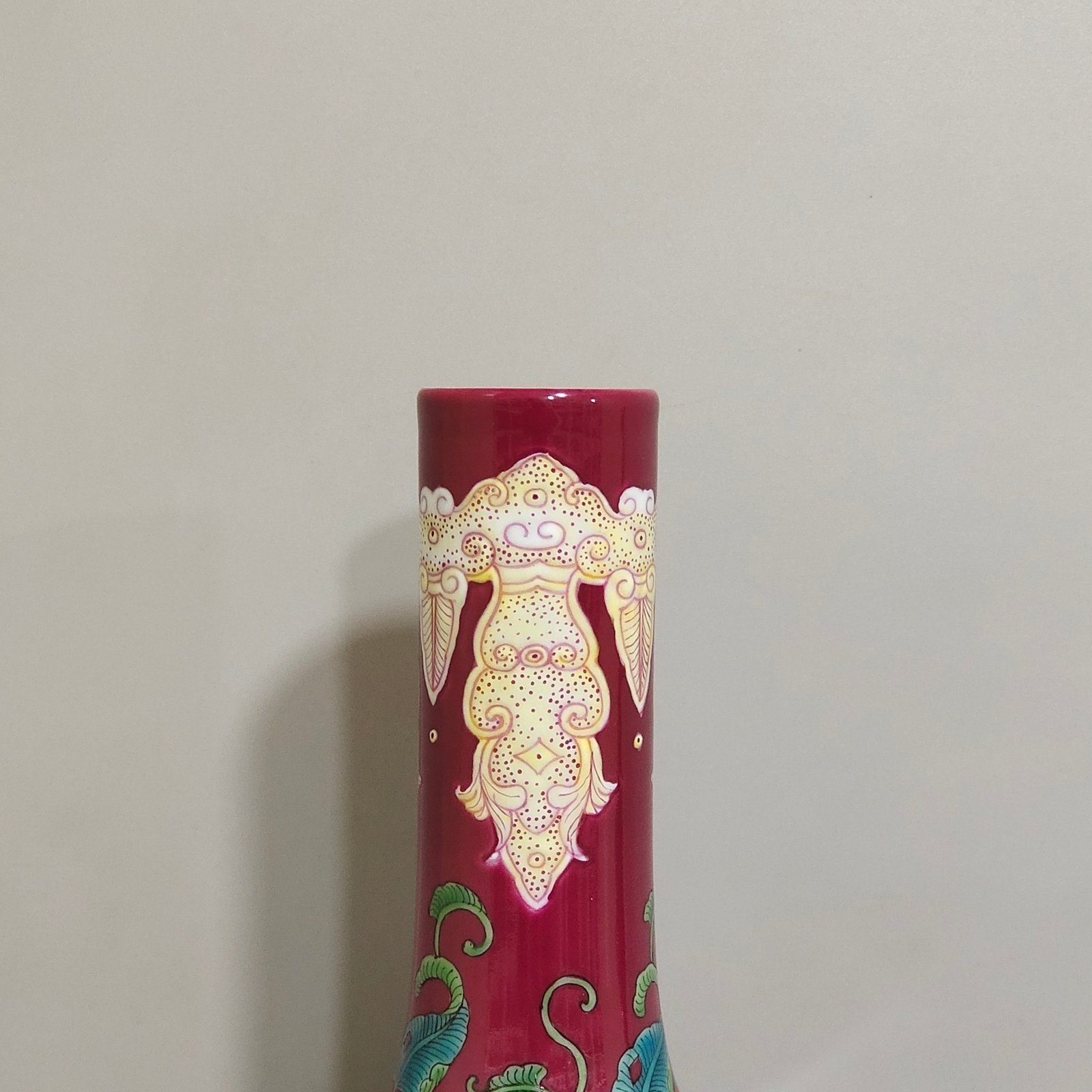 Qing Dynasty Kangxi Carmine red flower vase