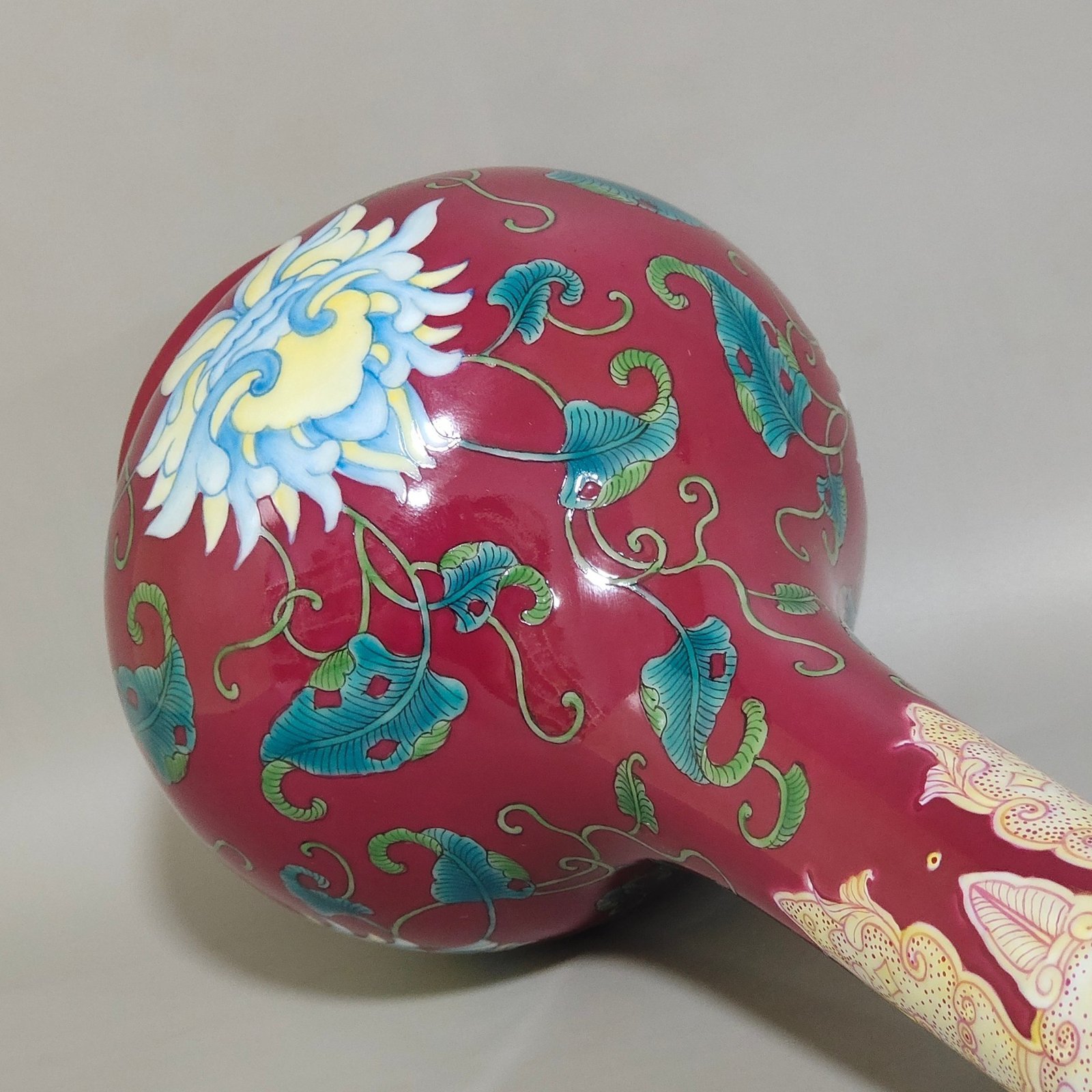Qing Dynasty Kangxi Carmine red flower vase