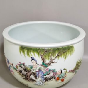 Qing Dynasty Daoguang A small fish tank from Daoguang Fishing House