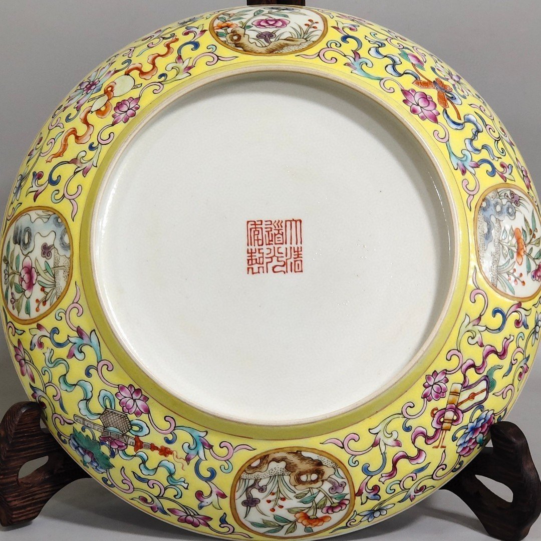 Qing Dynasty Daoguang yellow ground window-opening flower and five blessing longevity tray