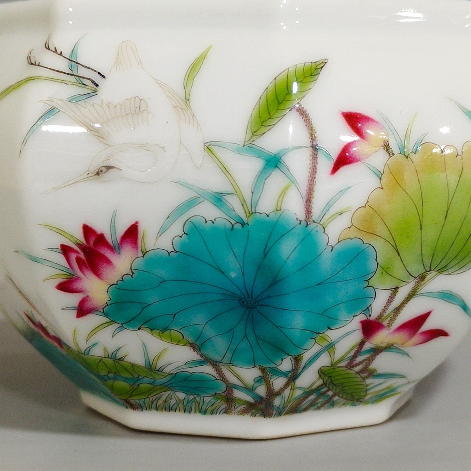 Qing Dynasty Yongzheng famille Rose porcelain jar
