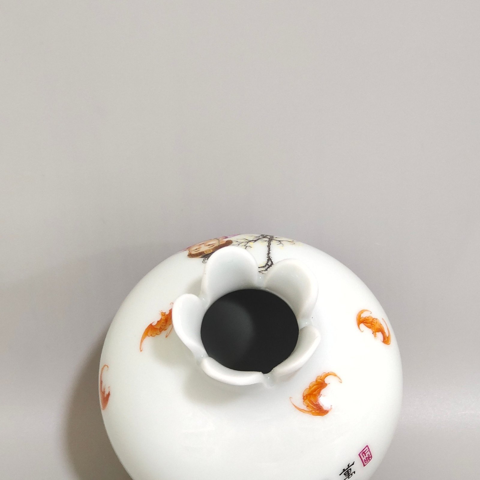 Qing Dynasty Yongzheng Sanyang Kaitai pomegranate water bowl